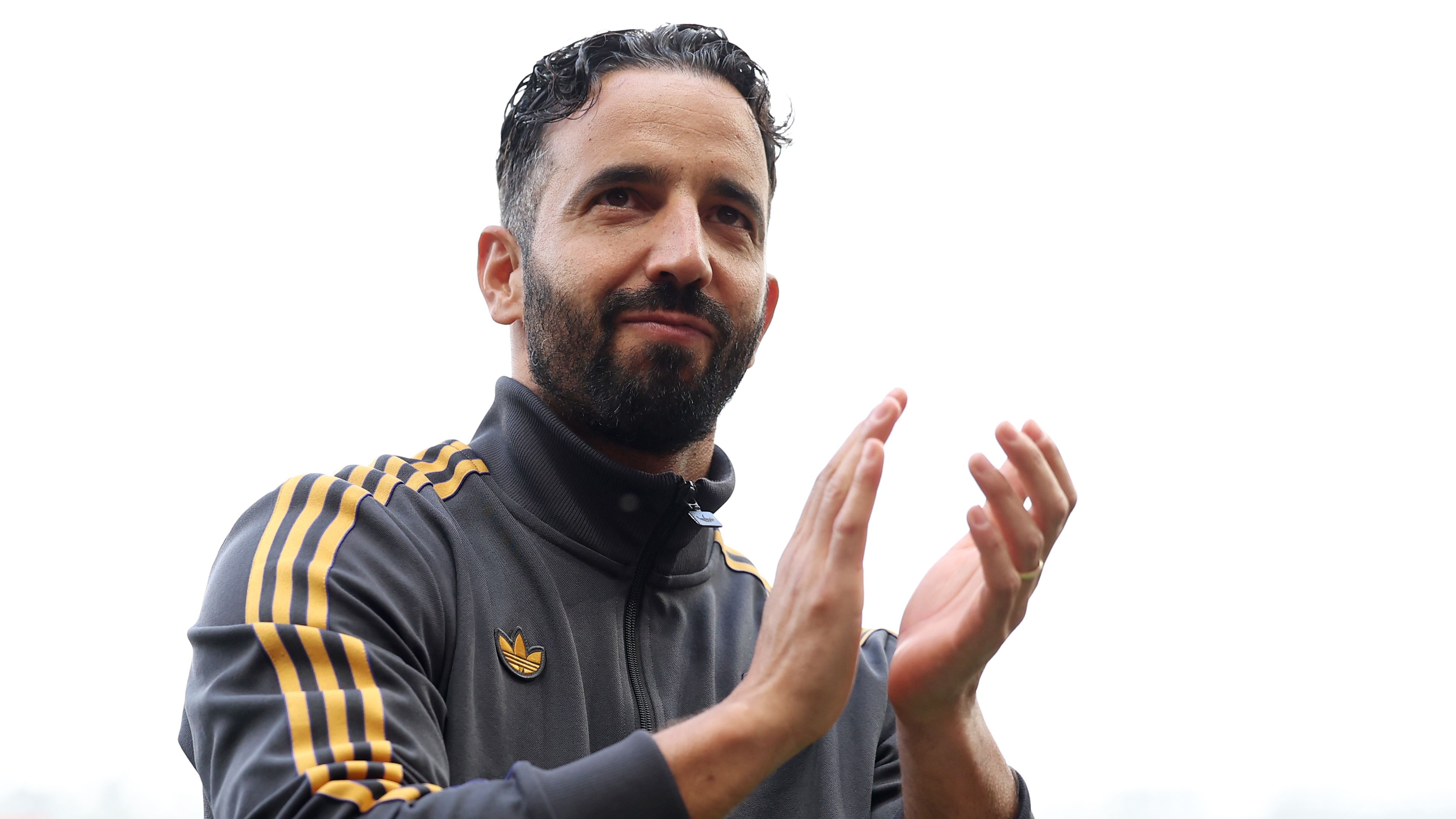 مانشستر يونايتد يراقب لاعب خط وسط برايتون كارلوس باليبا بعد انسحابه من صفقة بقيمة 100 مليون جنيه إسترليني