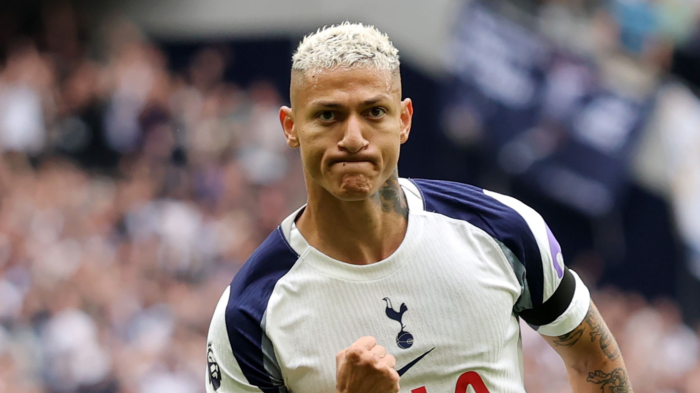 توتنهام هوتسبير يُرسخ قاعدة جديدة في الدوري الإنجليزي الممتاز بفوزه المثير للإعجاب 3-0 على بيرنلي في المباراة الافتتاحية للموسم