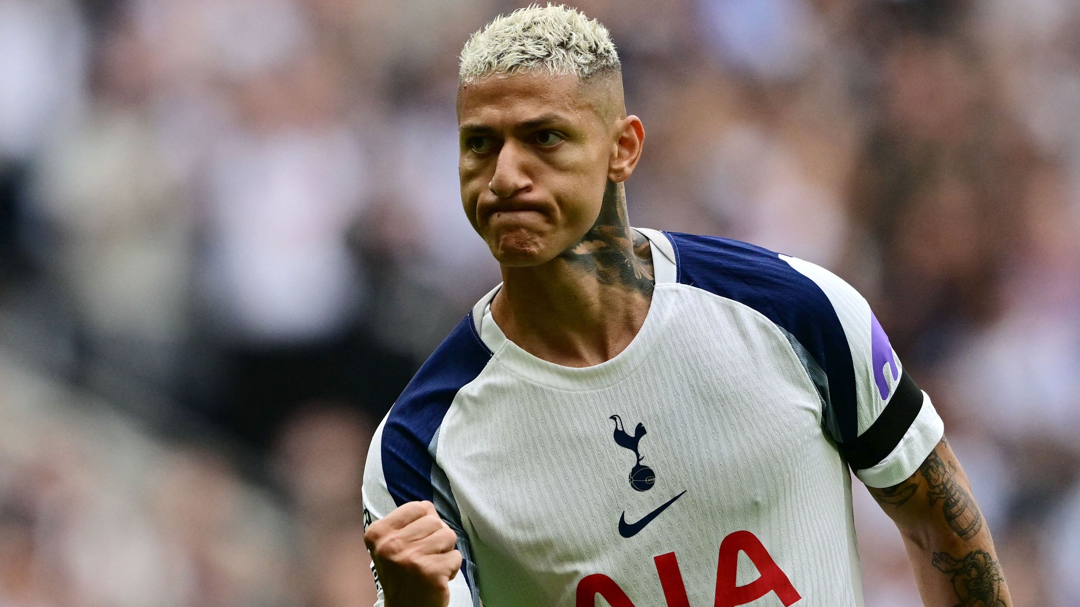 توتنهام هوتسبير يُرسخ قاعدة جديدة في الدوري الإنجليزي الممتاز بفوزه المثير للإعجاب 3-0 على بيرنلي في المباراة الافتتاحية للموسم