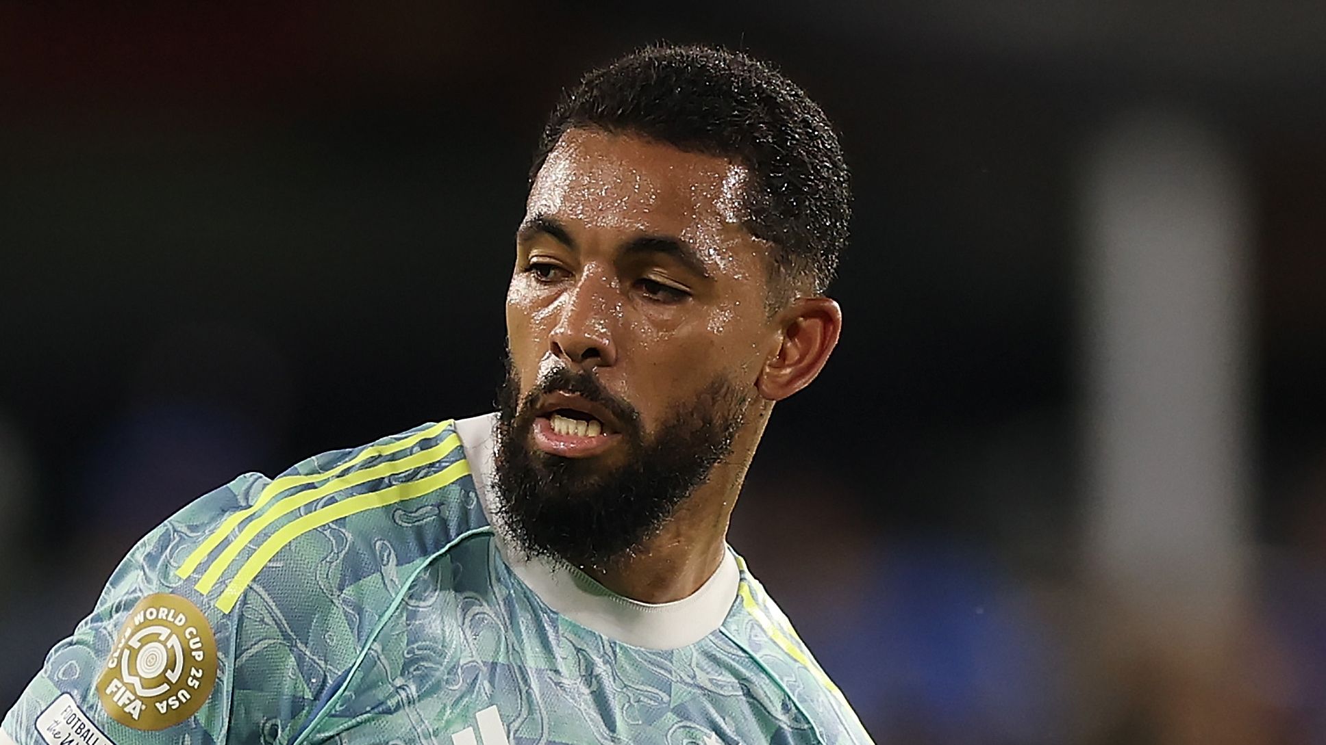 دوغلاس لويز يقترب من العودة إلى إنجلترا: لاعب خط وسط يوفنتوس يقترب من الانتقال إلى نوتنغهام فورست بعد عام من انتقاله المشترك مع أليشا ليمان