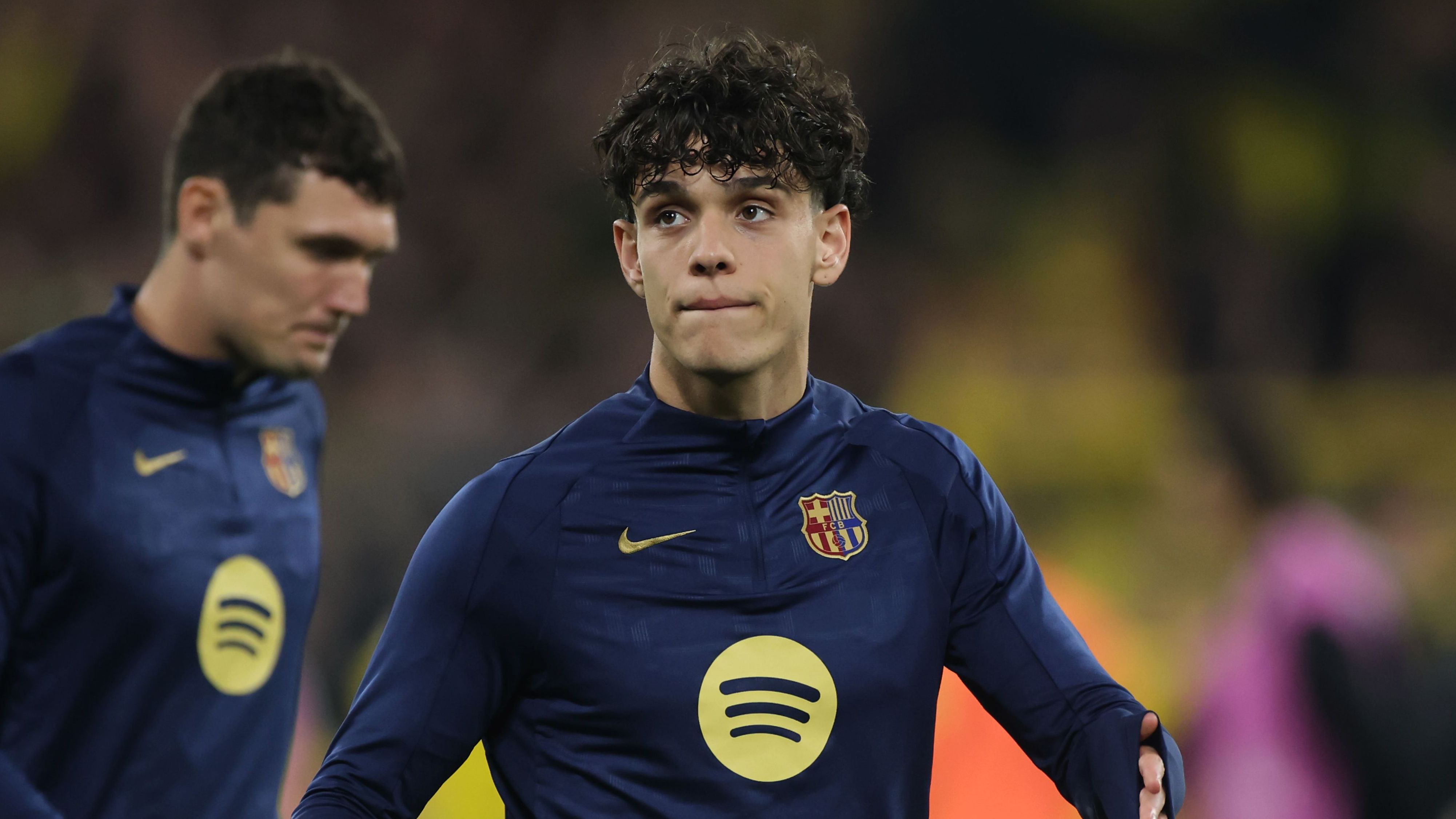 أستون فيلا يستهدف ضم ظهير برشلونة الشاب الواعد في ظل تردد أبطال الدوري الإسباني في الموافقة على رحيله