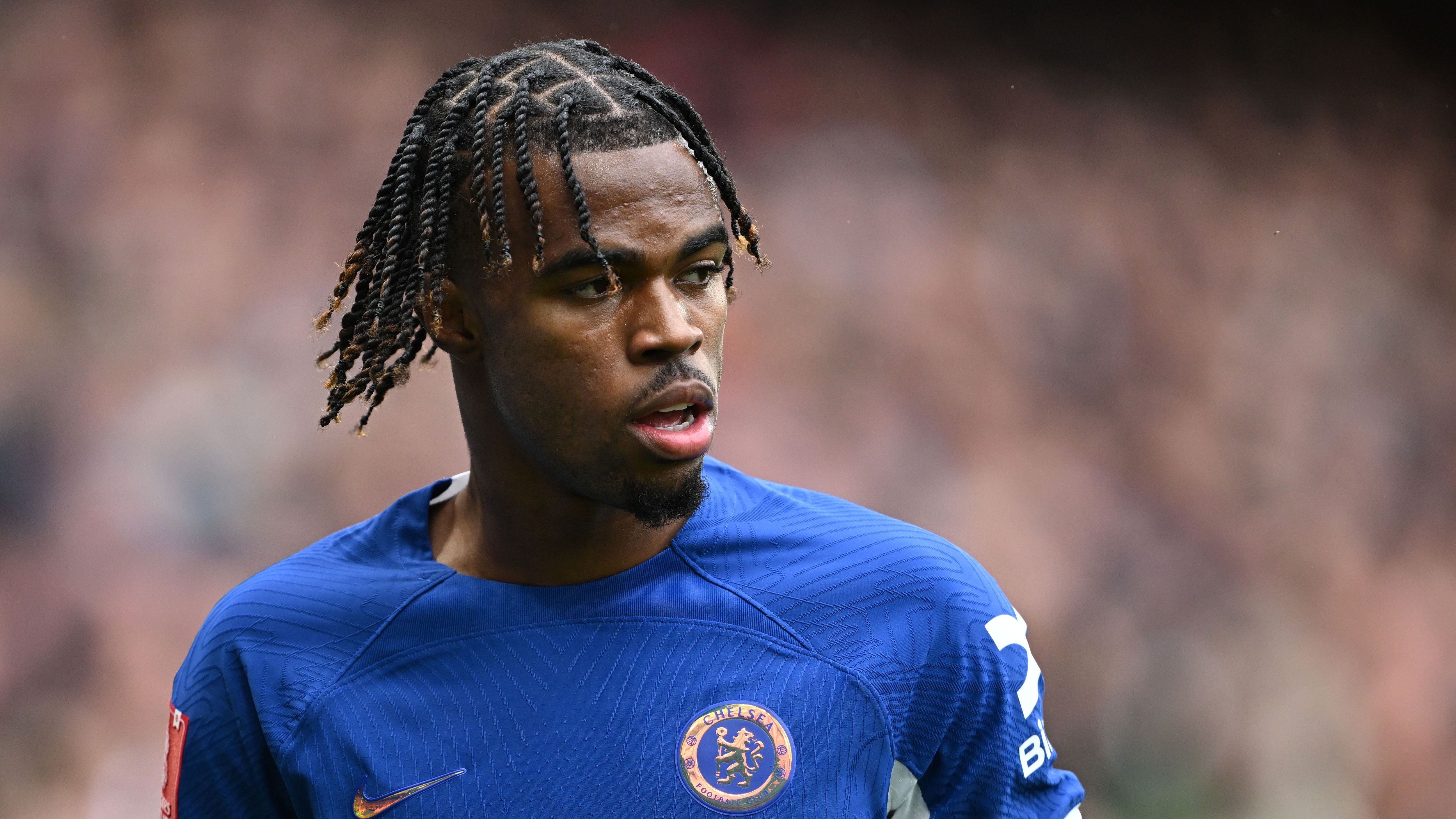 كارني تشوكويميكا على وشك الرحيل عن تشيلسي في ظل منافسة يوفنتوس مع نابولي وبوروسيا دورتموند على لاعب خط الوسط
