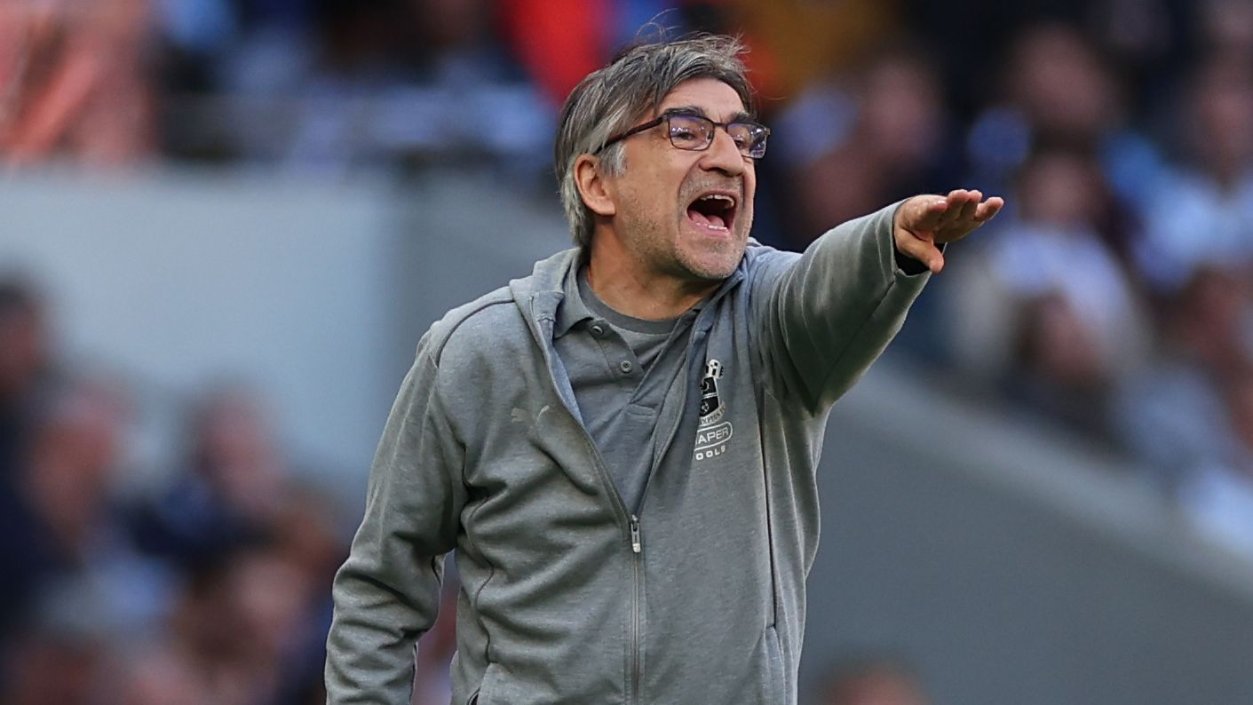أتالانتا يفكر في ضم إيان ماتسن وتيريل مالاسيا لمركز الظهير الأيسر الجديد: خيار بين لاعبي أستون فيلا ومانشستر يونايتد