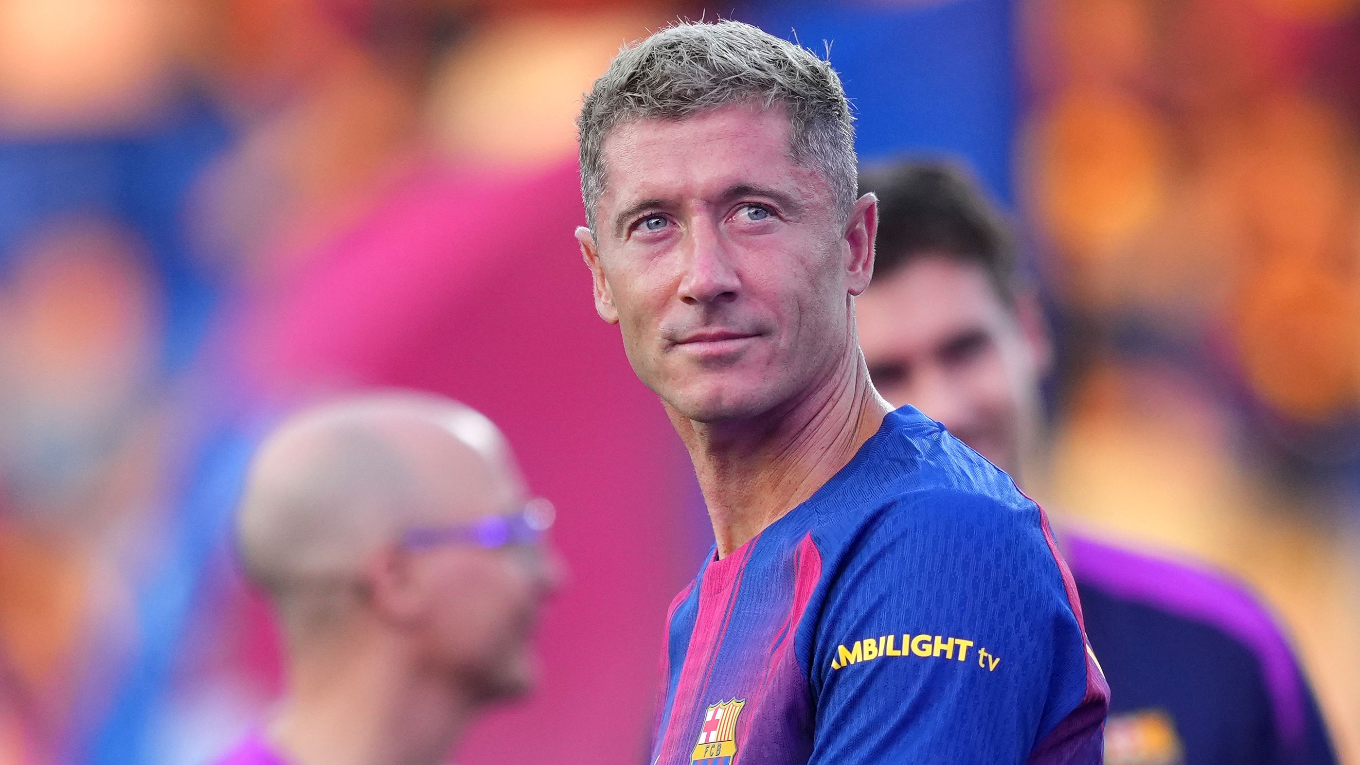 روبرت ليفاندوفسكي يرفض عرضًا سنويًا بقيمة 100 مليون يورو للبقاء في برشلونة، وفقًا لوكيله