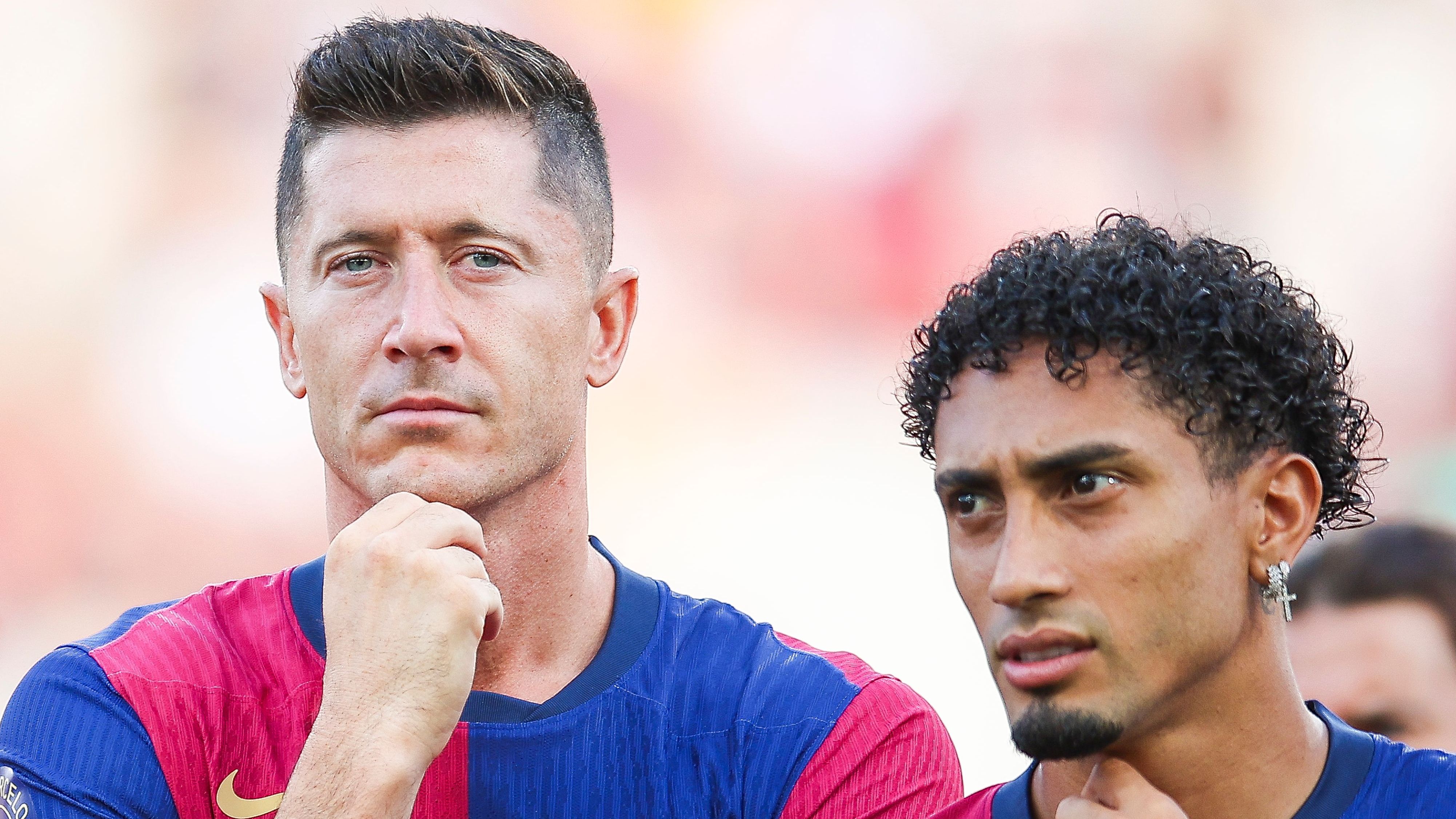 روبرت ليفاندوفسكي يرفض عرضًا سنويًا بقيمة 100 مليون يورو للبقاء في برشلونة، وفقًا لوكيله