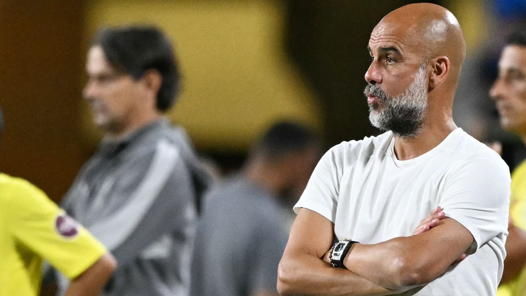 هل سيحافظ ليفربول على لقبه في الدوري الإنجليزي الممتاز في موسم 2025-2026؟ توقعات الخبراء للفائزين باللقب والمراكز الأربعة الأولى من BALLBB
