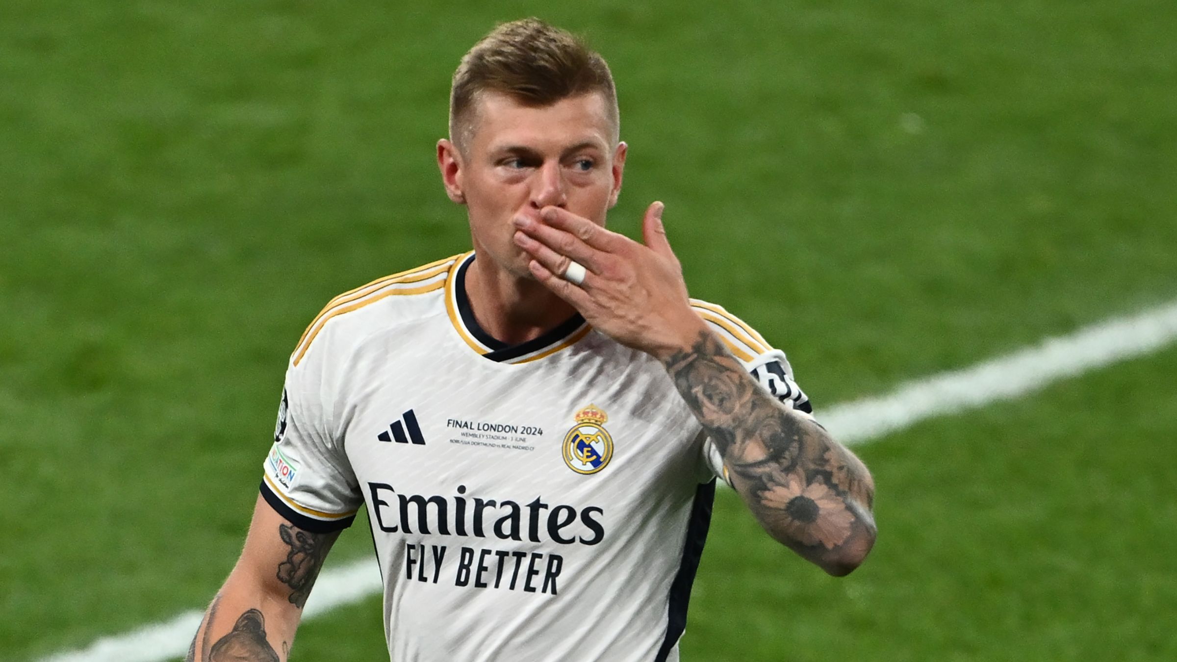 ريال مدريد يستهدف التعاقد مع نجم وسط أستون فيلا لخلافة توني كروس