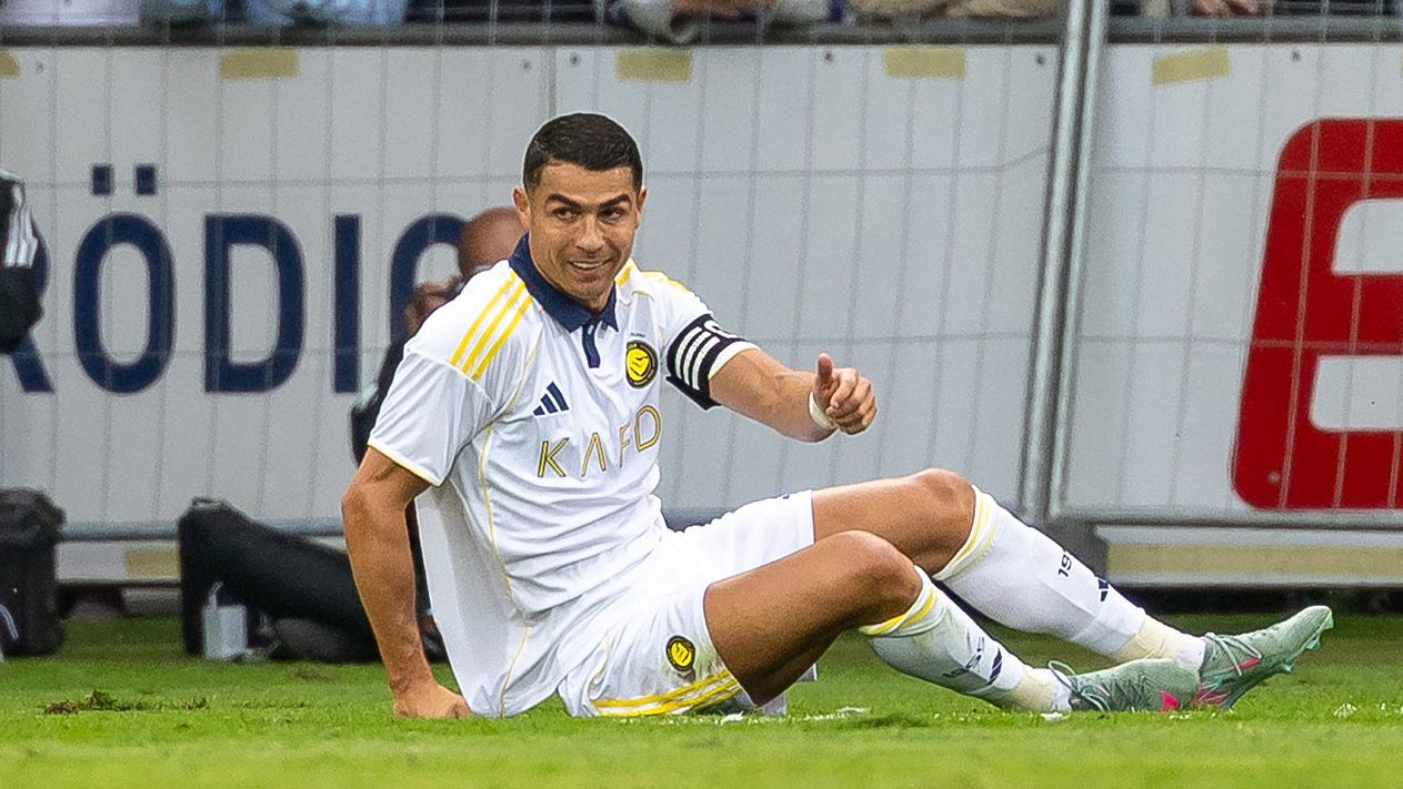 كريستيانو رونالدو يقدم هدايا بقيمة 270 ألف جنيه إسترليني لجورجينا رودريجيز بعد تأكيد خطوبتها
