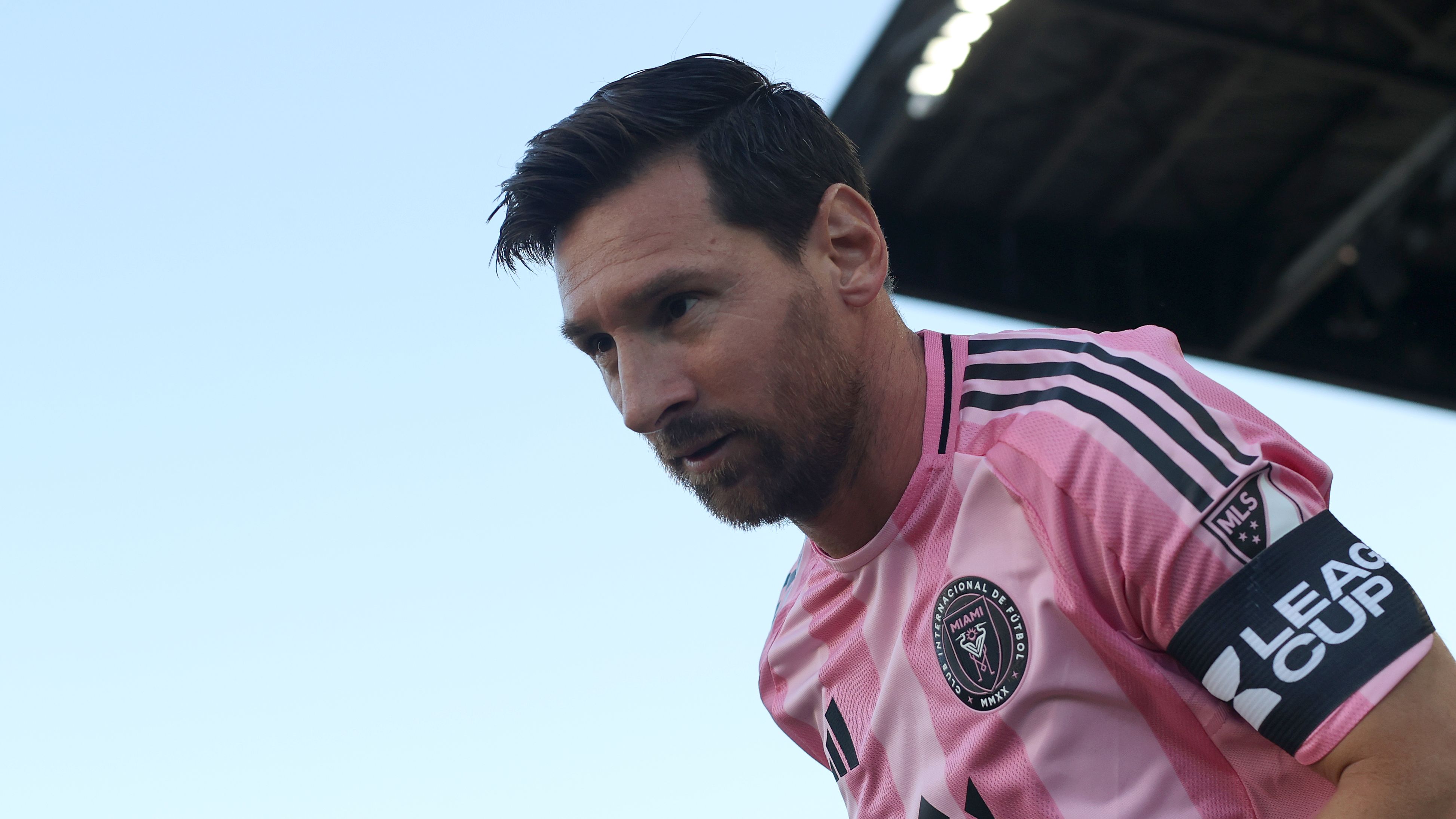 يتدرب ليونيل ميسي لاعب إنتر ميامي مع زملائه في الفريق حيث يبدو أن العودة أصبحت أقرب