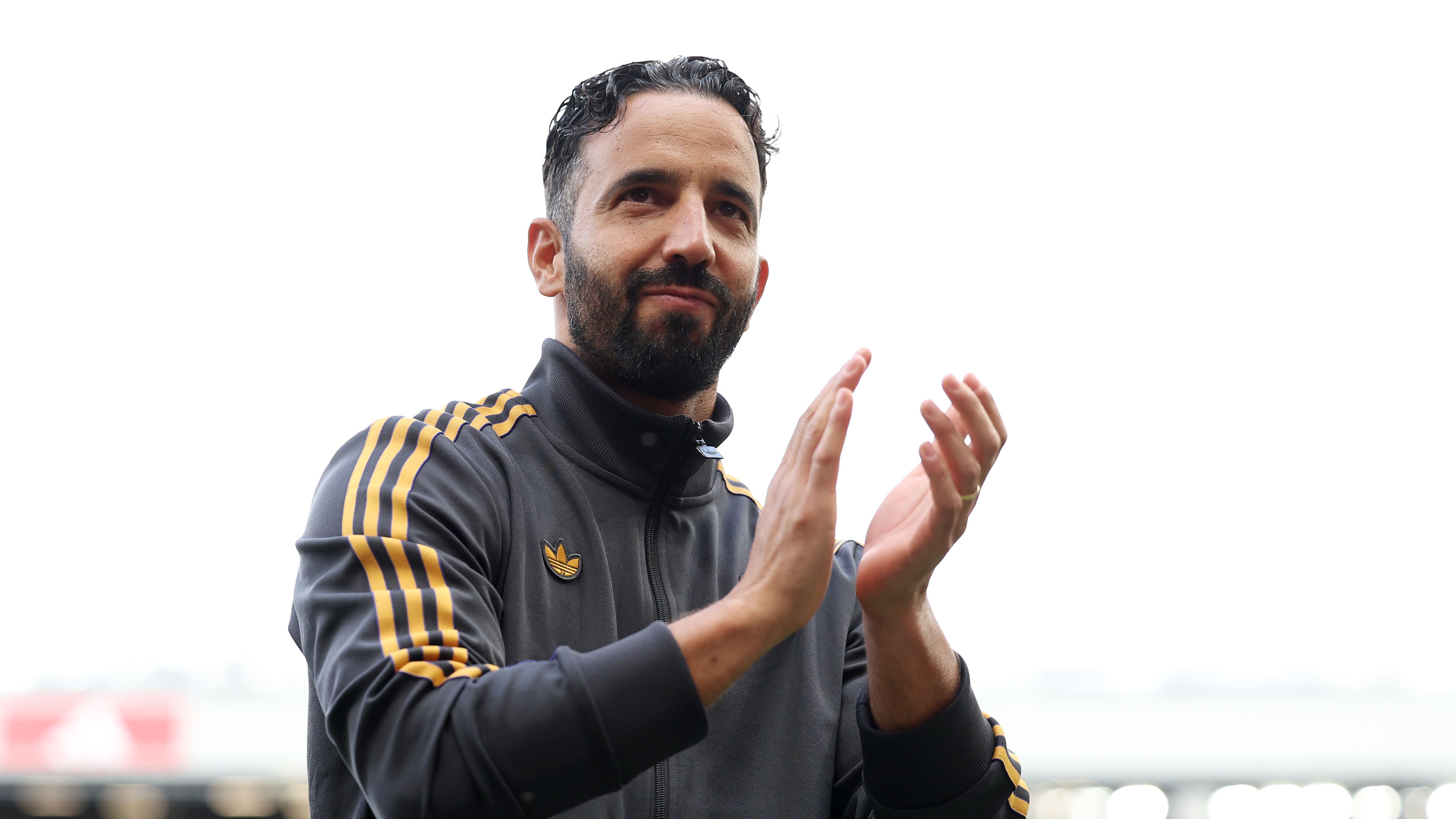 مانشستر يونايتد يواجه تقييمًا باهظًا من برايتون لكارلوس باليبا، مما قد يؤثر على خطط الانتقالات الصيفية