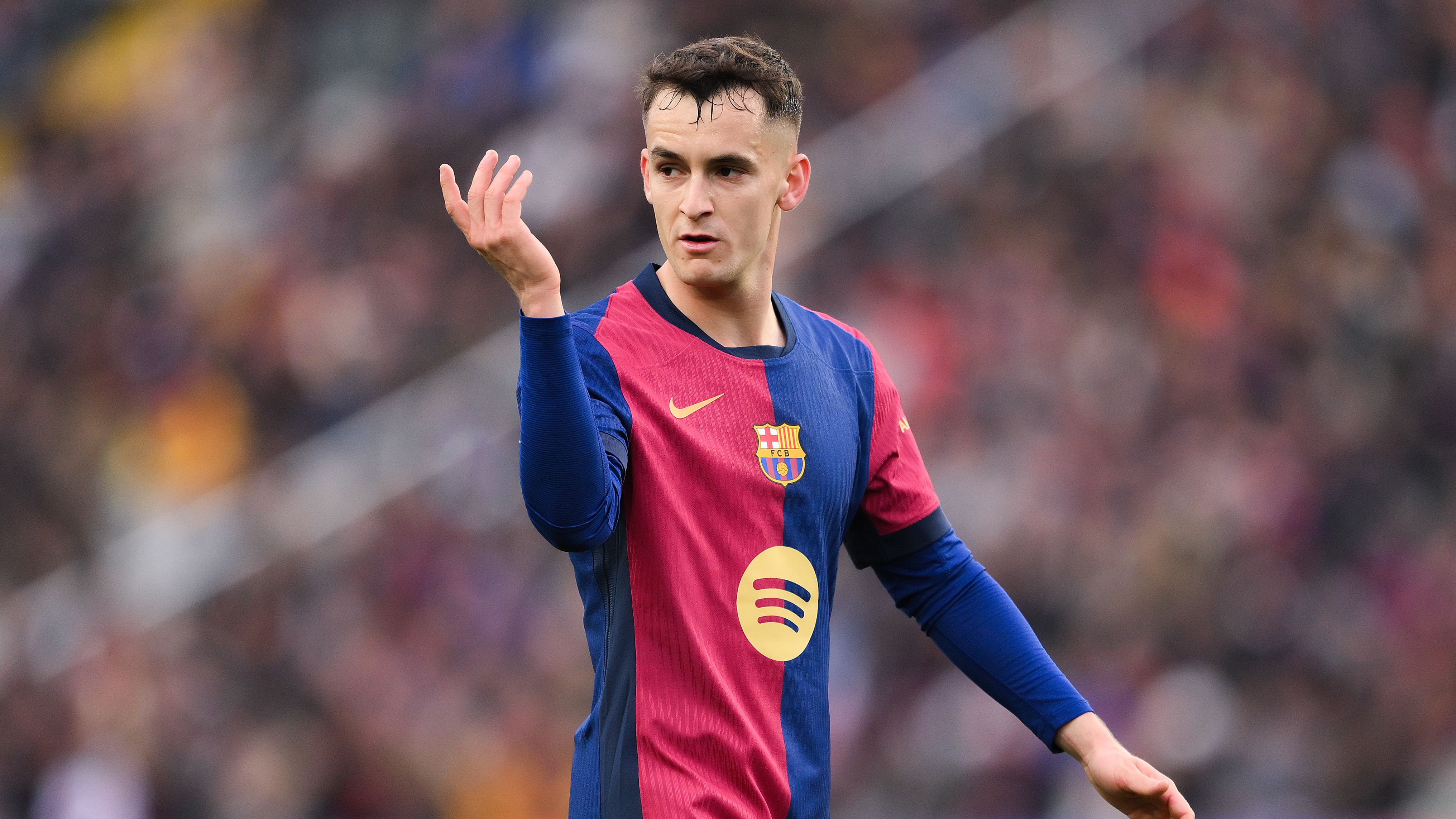 نجم برشلونة يشيد بإلغاء صفقة انتقال لاعب بيتيس السابق بعد تصريحات معادية لكتالونيا