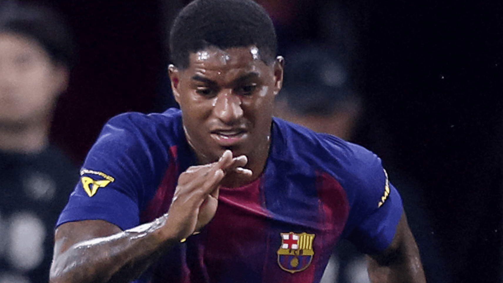 ماركوس راشفورد يتأمل في استعدادات برشلونة القوية للموسم الجديد تحت نظام التدريب الاستراتيجي لهانسي فليك