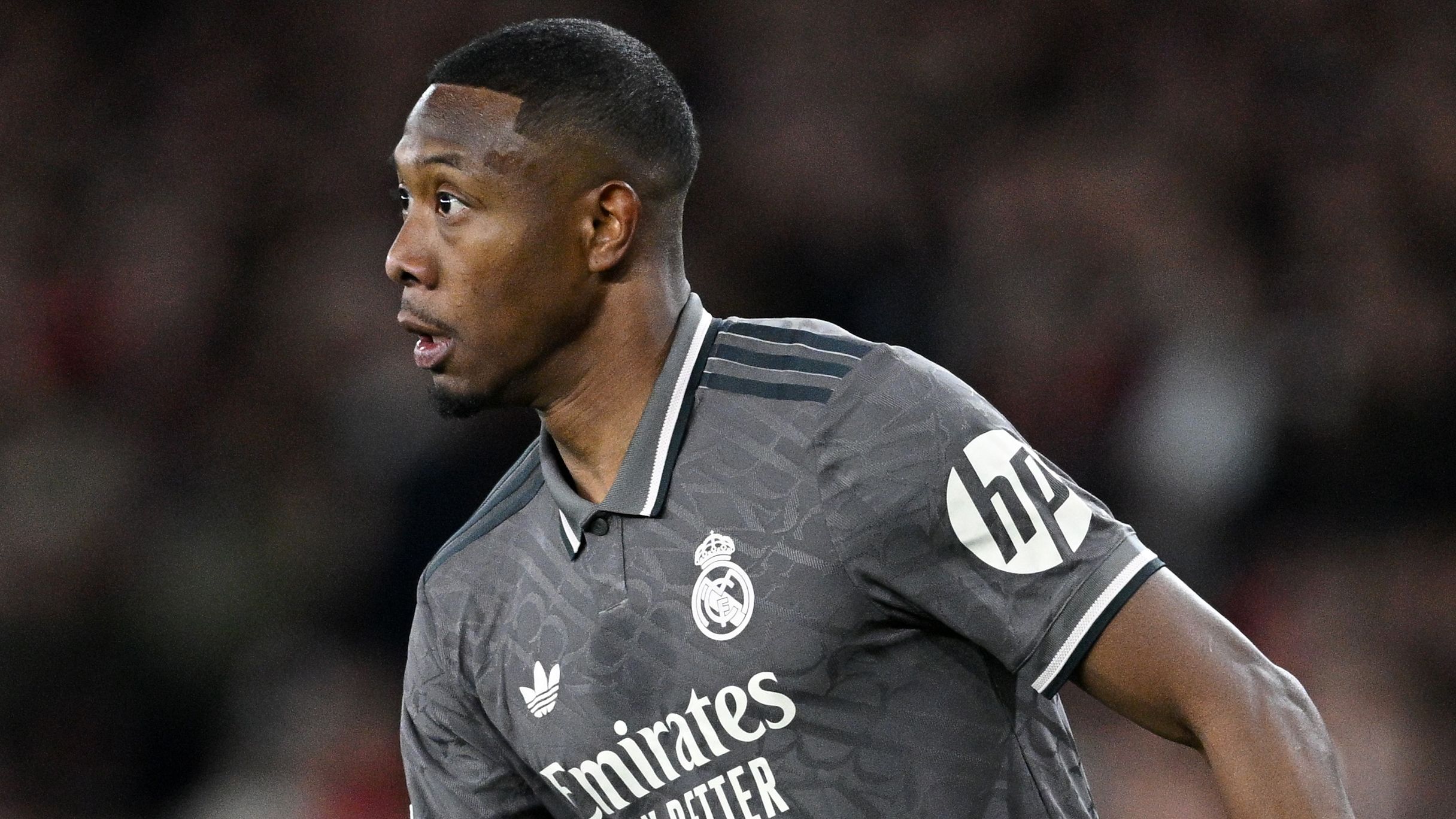 رؤية تشابي ألونسو الاستراتيجية لديفيد ألابا: دور جديد لإنعاش مسيرة ريال مدريد وسط تكهنات الانتقالات