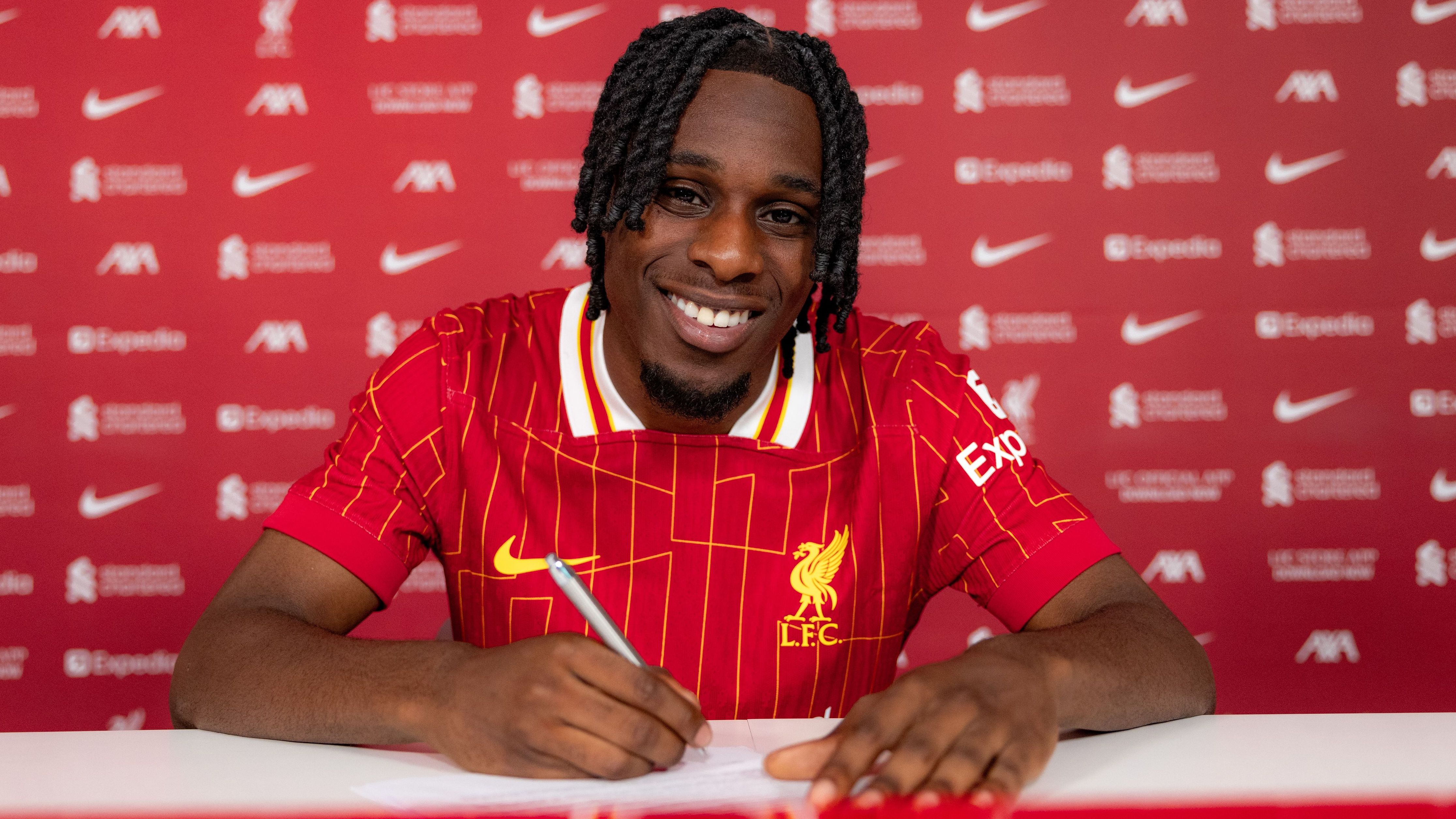 ليفربول 2025-26: الكشف عن تشكيلة الريدز المُحسّنة، الساعية للفوز باللقب، للسيطرة على الدوري الإنجليزي الممتاز