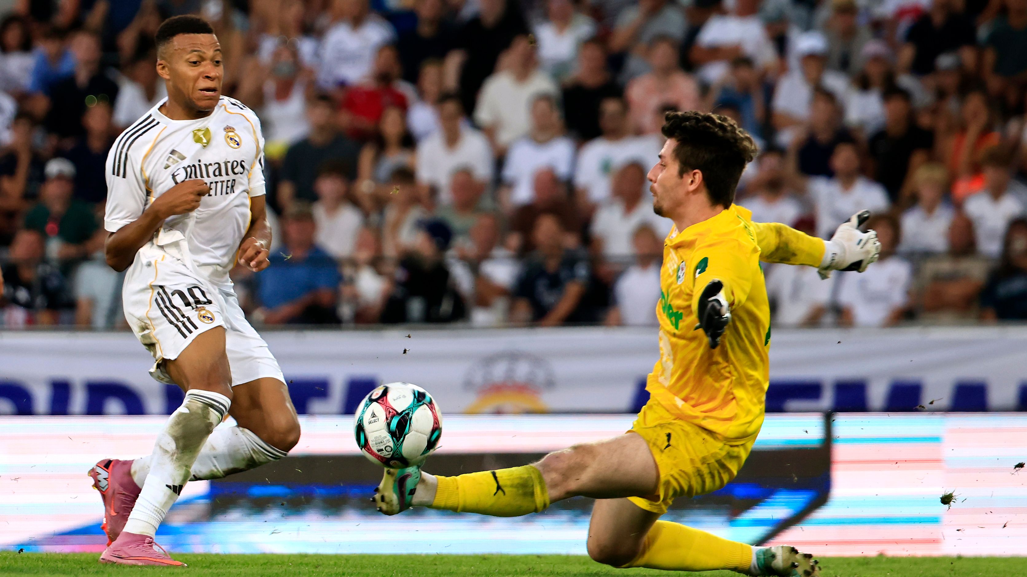 مبابي يتألق بتسجيله هدفين في فوز ريال مدريد الودي؛ وميليتاو يعود منتصراً