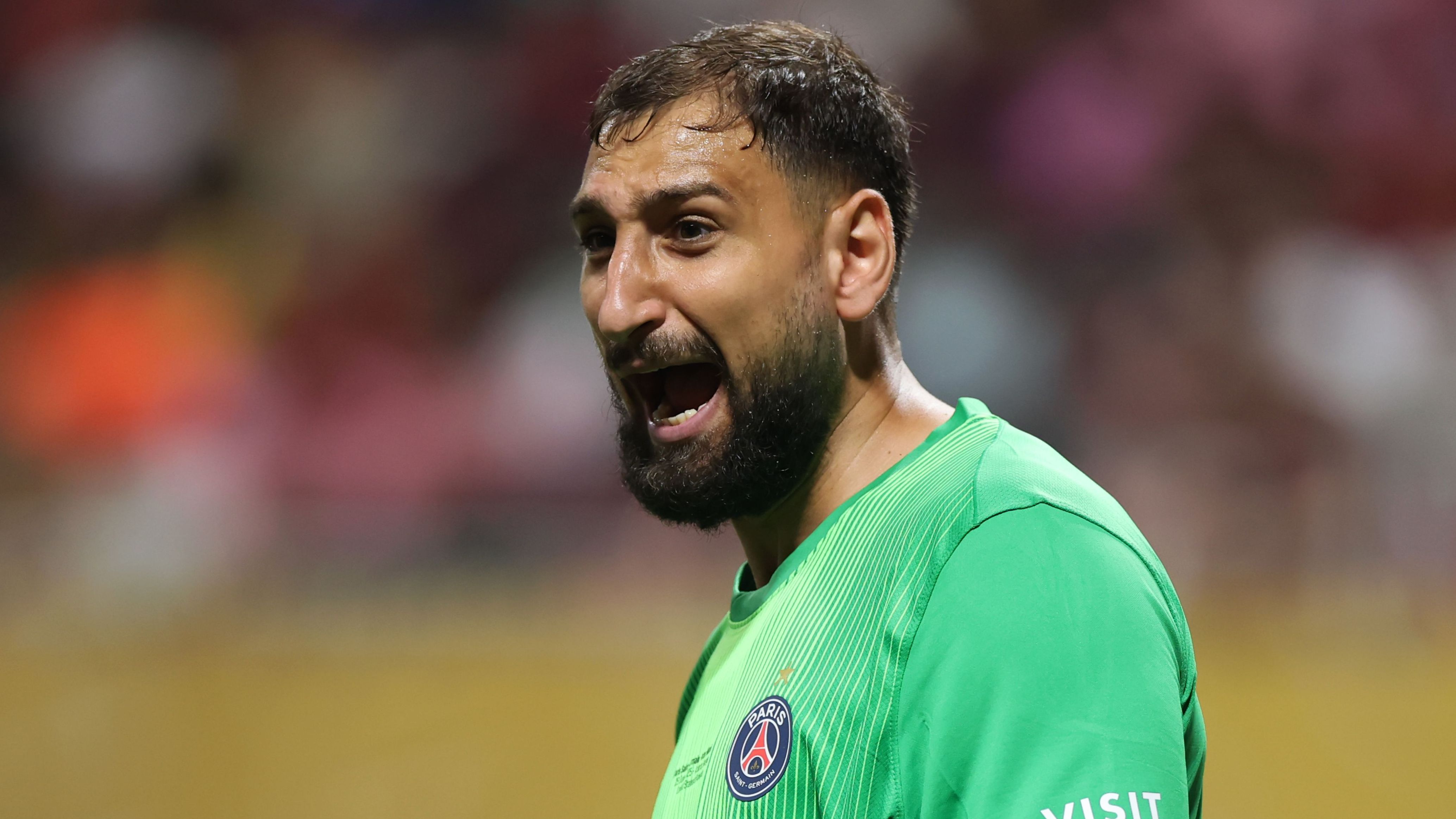 شوفالييه يُصنّف كلاعب خماسي؛ الوافد الجديد إلى باريس سان جيرمان يُقارن بشكل سلبي مع دوناروما