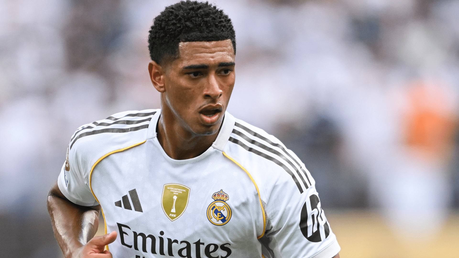 تأكيد موعد عودة جود بيلينجهام: لاعب خط وسط ريال مدريد يخضع لخطة تعافي متخصصة بعد جراحة الكتف
