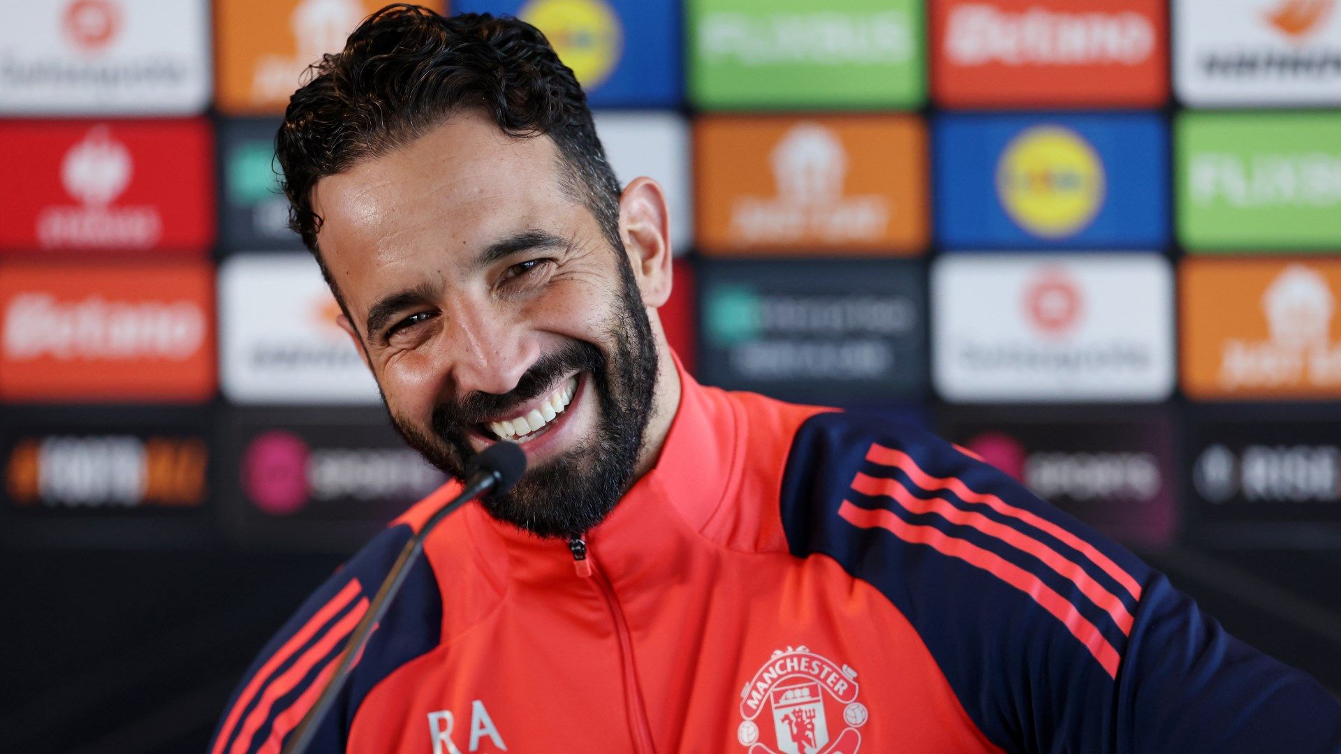 مانشستر يونايتد هو أسوأ نادٍ من حيث الإدارة في الدوري الإنجليزي الممتاز بفارق كبير، على الرغم من استحواذ راتكليف/إنيوس عليه