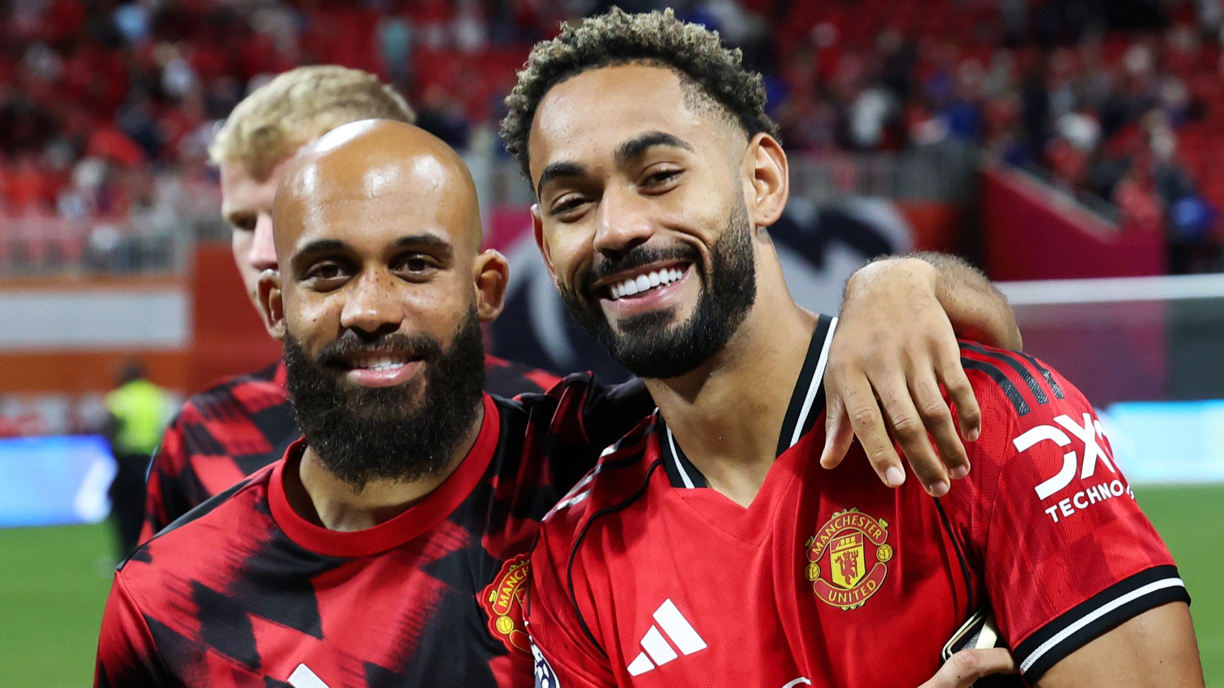 الدوري الإنجليزي الممتاز 2025-2026: كتّاب BALLBB يتوقعون الفرق المتنافسة المفاجئة في الموسم