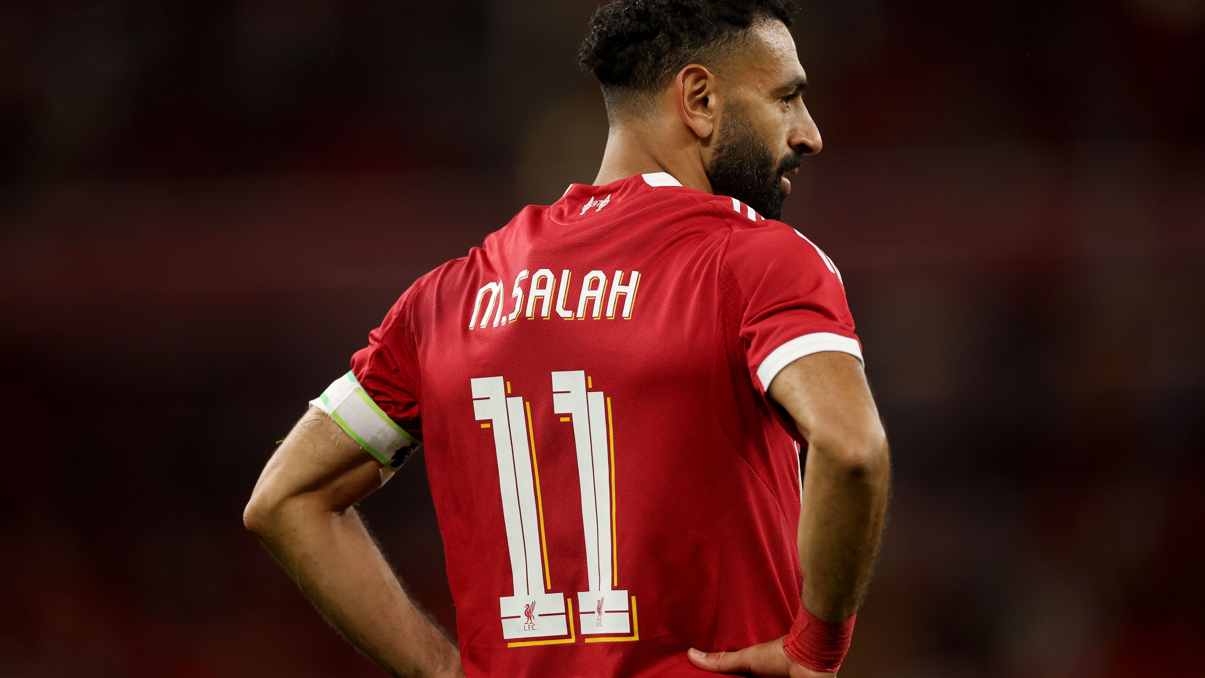 محمد صلاح ينتقد الاتحاد الأوروبي لكرة القدم بعد وفاة "بيليه الفلسطيني" وسط الصراع المستمر مع إسرائيل