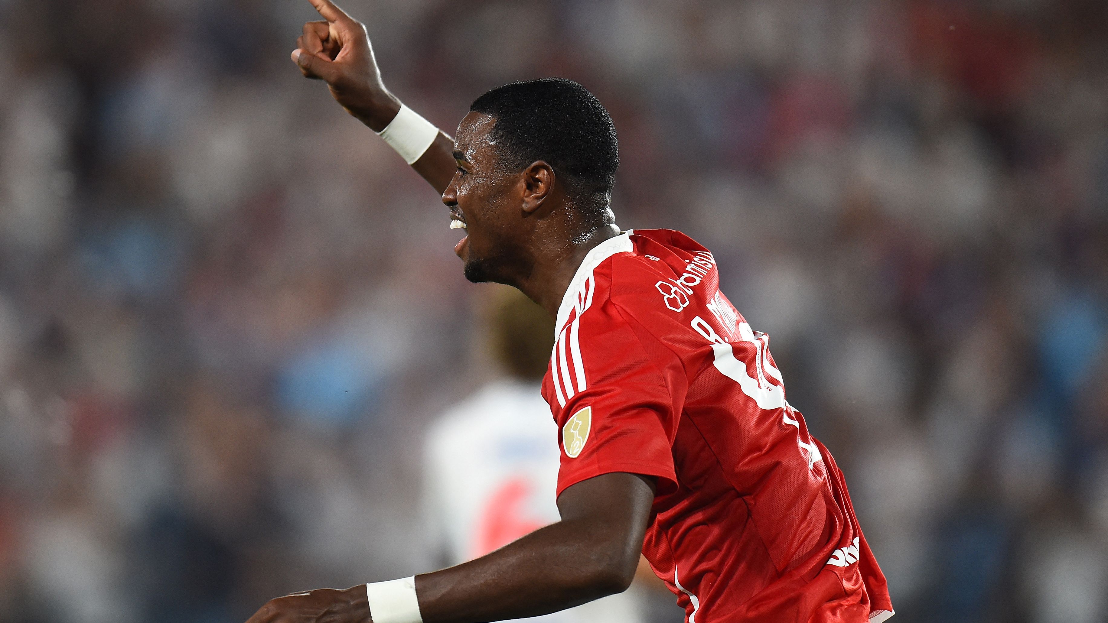 كشافو مانشستر يونايتد يحضرون مباراة إنترناسيونال لمشاهدة اللاعب البرازيلي الواعد ريكاردو ماتياس البالغ من العمر 19 عامًا، لكن الشياطين الحمر يواجهون منافسة من منافسيهم في الدوري الإنجليزي الممتاز