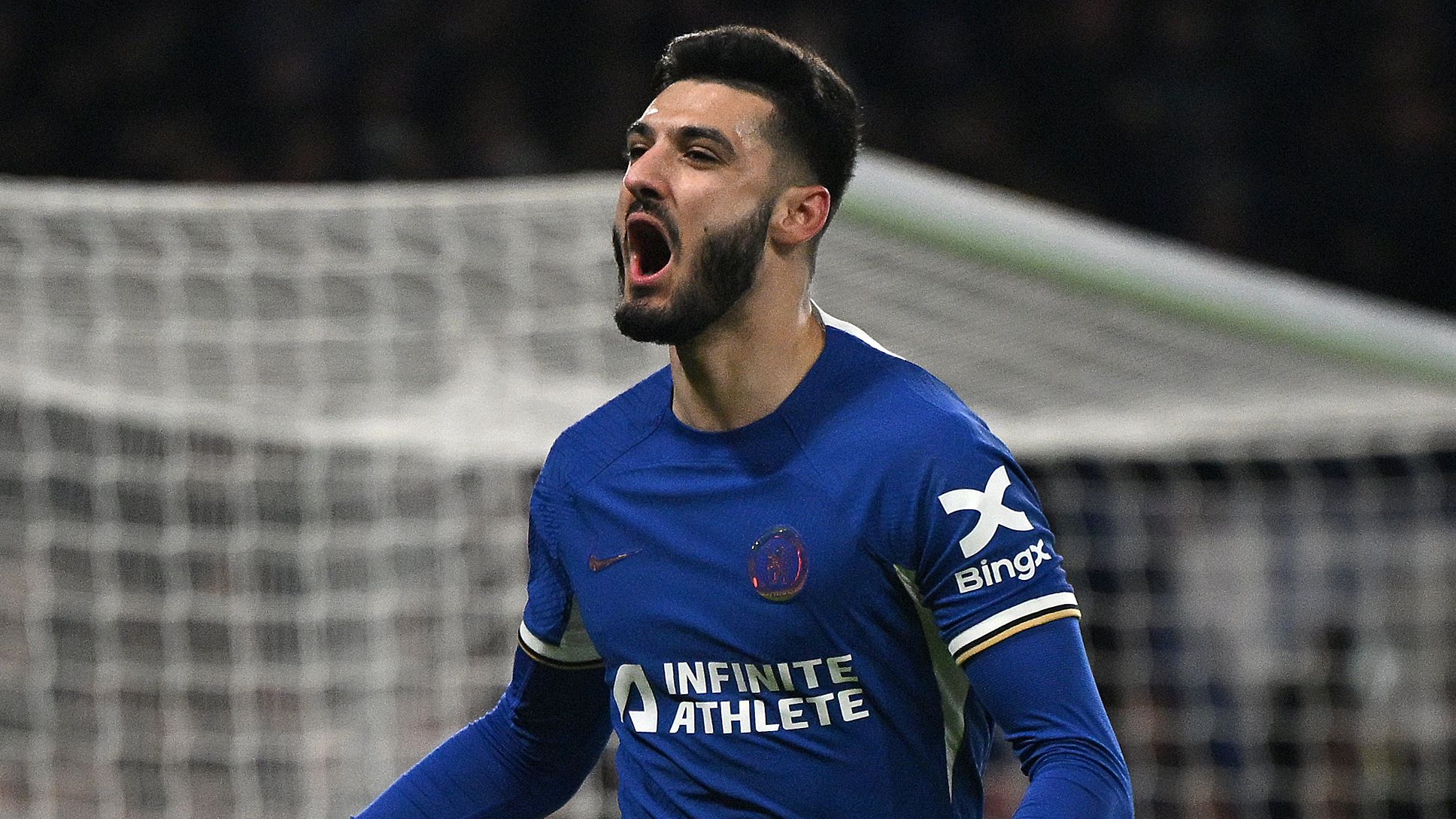 تشيلسي يضمن خروجًا آخر بعد أن أكمل المهاجم أرماندو بروجا انتقاله مقابل 20 مليون جنيه إسترليني إلى بيرنلي ووقع عقدًا لمدة خمس سنوات