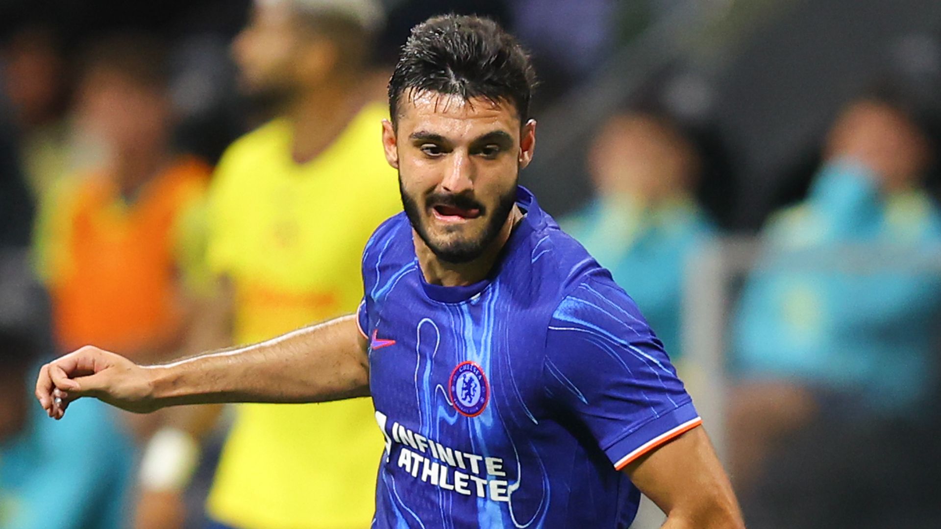 تشيلسي يضمن خروجًا آخر بعد أن أكمل المهاجم أرماندو بروجا انتقاله مقابل 20 مليون جنيه إسترليني إلى بيرنلي ووقع عقدًا لمدة خمس سنوات