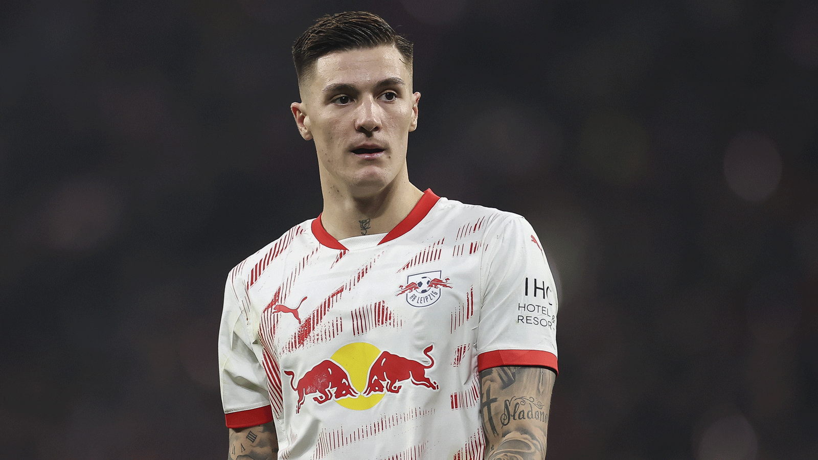 مانشستر يونايتد يرفض ضم لاعب خط الوسط كبديل في محاولة للتعاقد مع كارلوس باليبا وسط مطالبات برفع السعر إلى 105 ملايين جنيه إسترليني