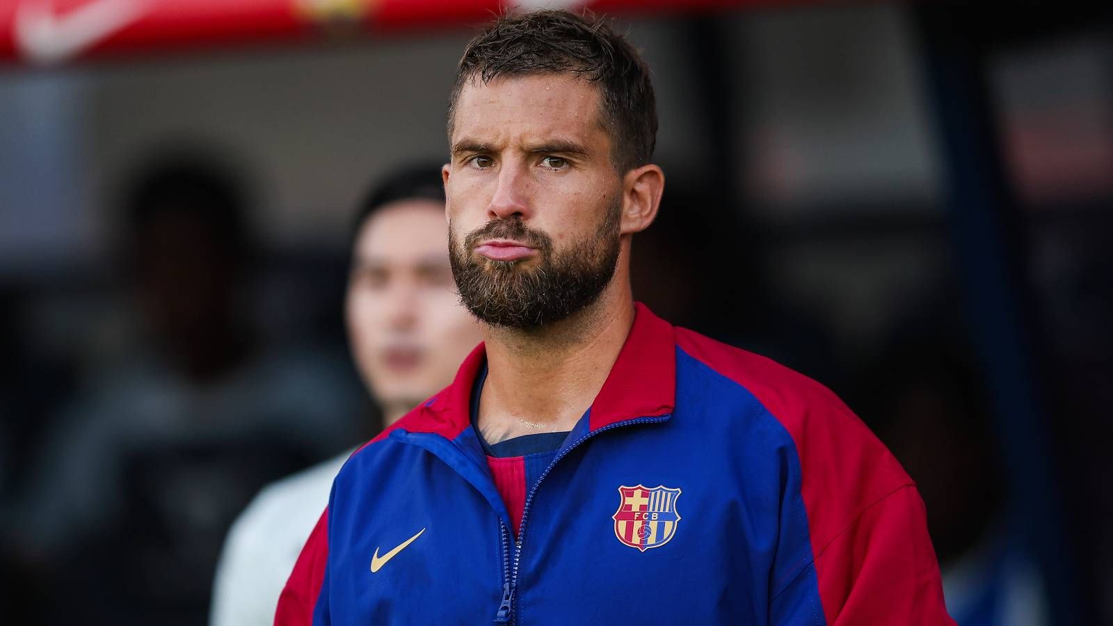 برشلونة يخطط للتعاقد مع لاعب احتياطي من أتلتيكو مدريد بينما يبحث هانسي فليك عن بديل لإينيجو مارتينيز المتجه إلى النصر