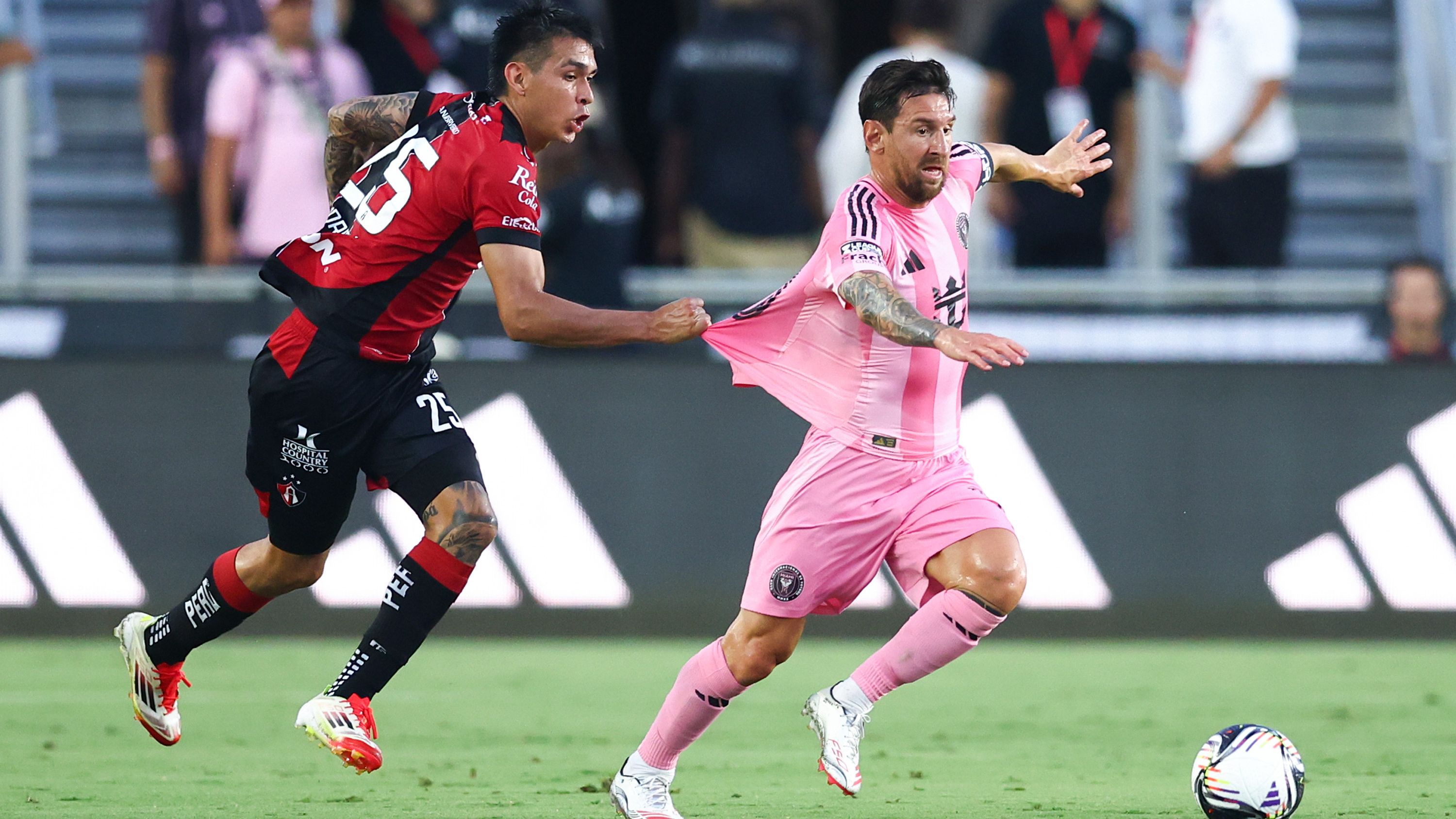 معضلة اللاعب المُعيّن: تعظيم القيمة وسط أخطاء الدوري الأمريكي لكرة القدم