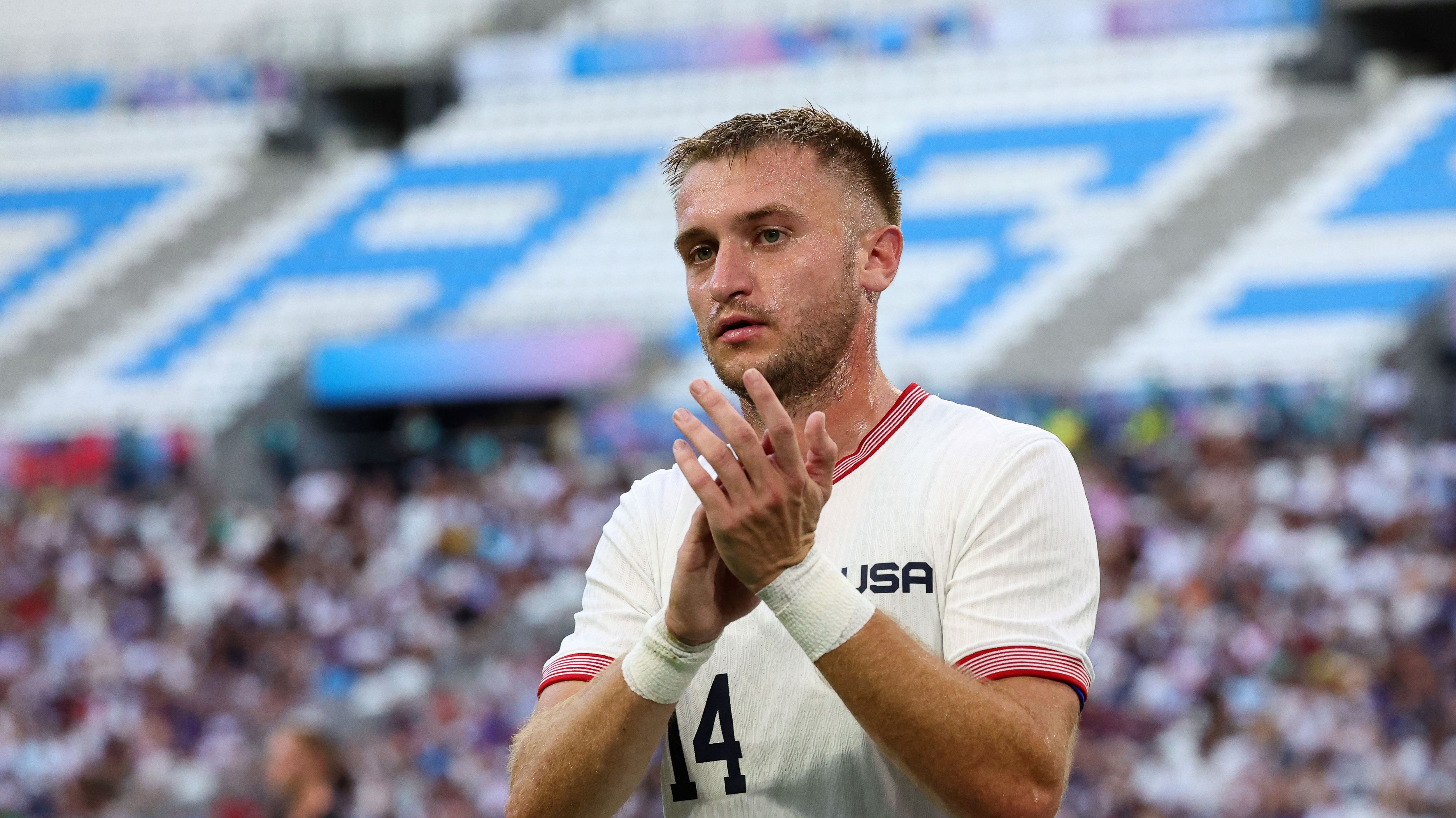 أفادت التقارير أن نادي تورونتو لكرة القدم استحوذ على نجم المنتخب الأمريكي جورجي ميهايلوفيتش من كولورادو رابيدز في صفقة قياسية بقيمة $8 مليون دولار مع إضافات