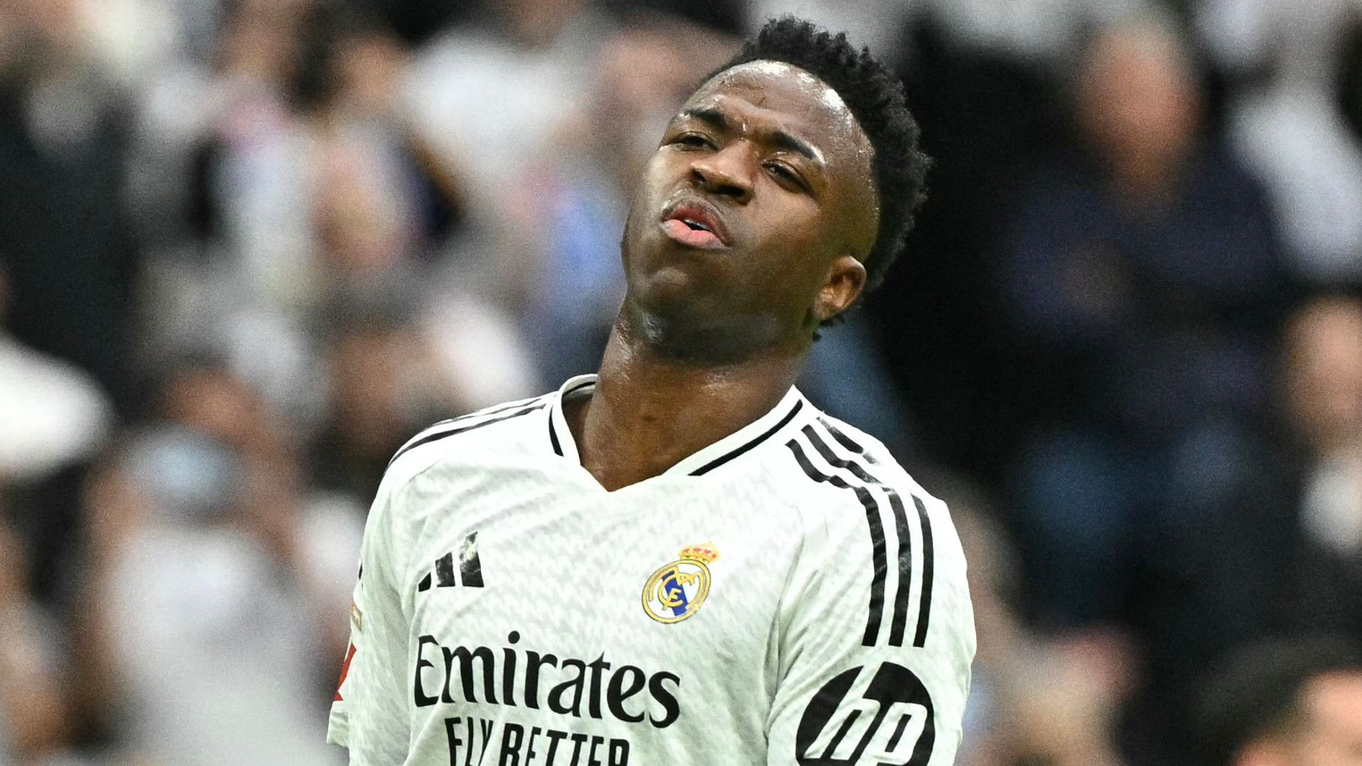 فينيسيوس جونيور يُحذر من تصعيد نزاع عقده مع ريال مدريد وسط مخاطر رد فعل عنيف بعد موسم مخيب للآمال مع مبابي