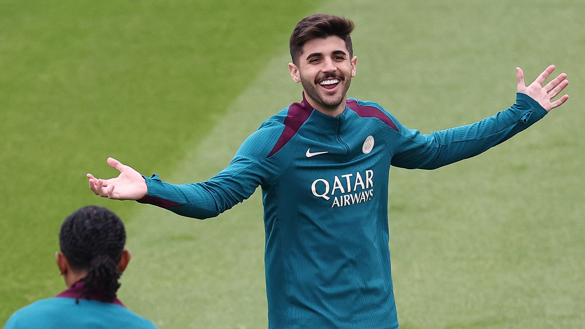 باريس سان جيرمان يطلب من لوكاس بيرالدو البقاء رغم رغبة قلب الدفاع في الانتقال في الصيف بينما حدد نادي الدوري الفرنسي سعره لهدف جالطة سراي