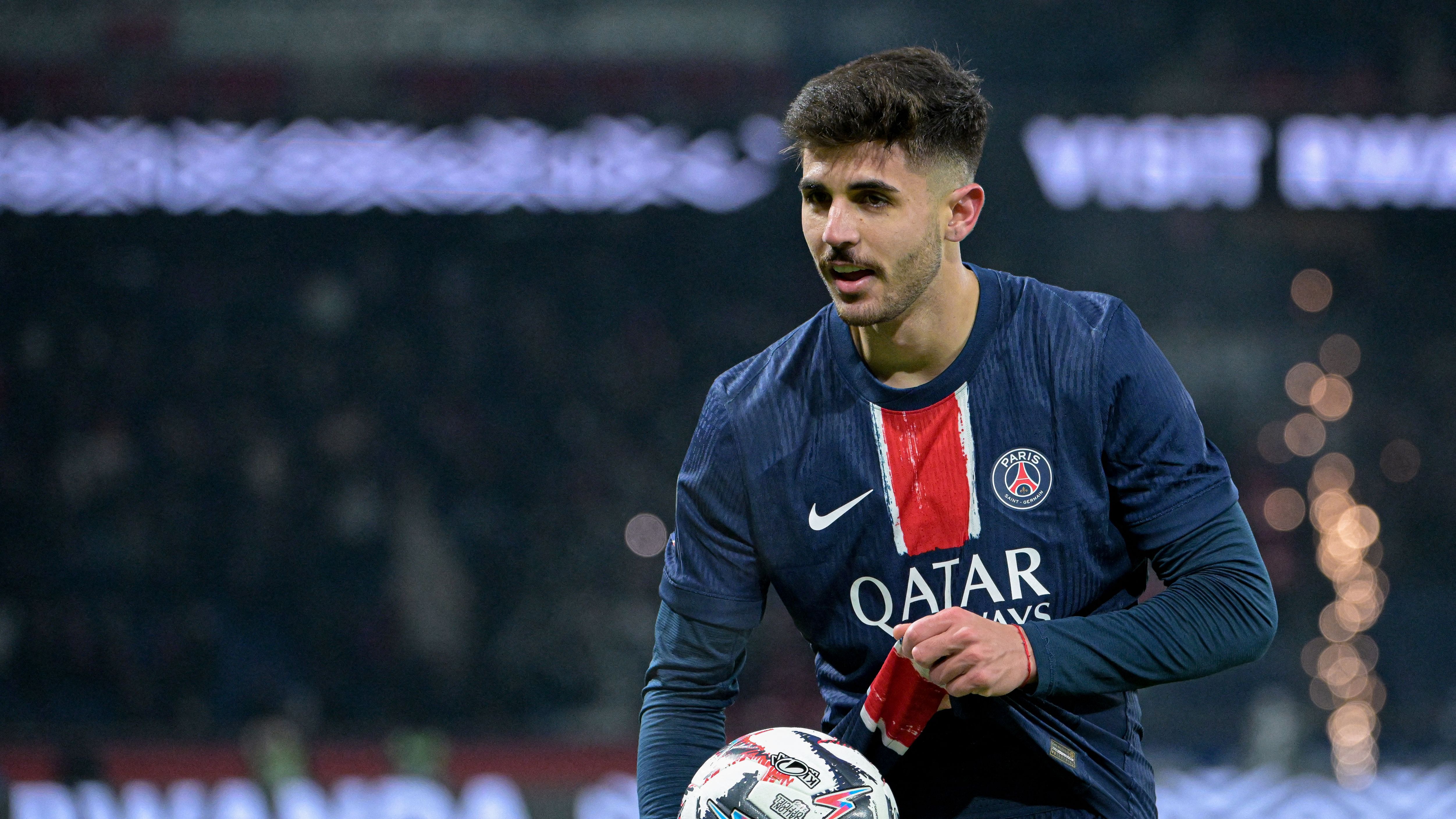 باريس سان جيرمان يطلب من لوكاس بيرالدو البقاء رغم رغبة قلب الدفاع في الانتقال في الصيف بينما حدد نادي الدوري الفرنسي سعره لهدف جالطة سراي