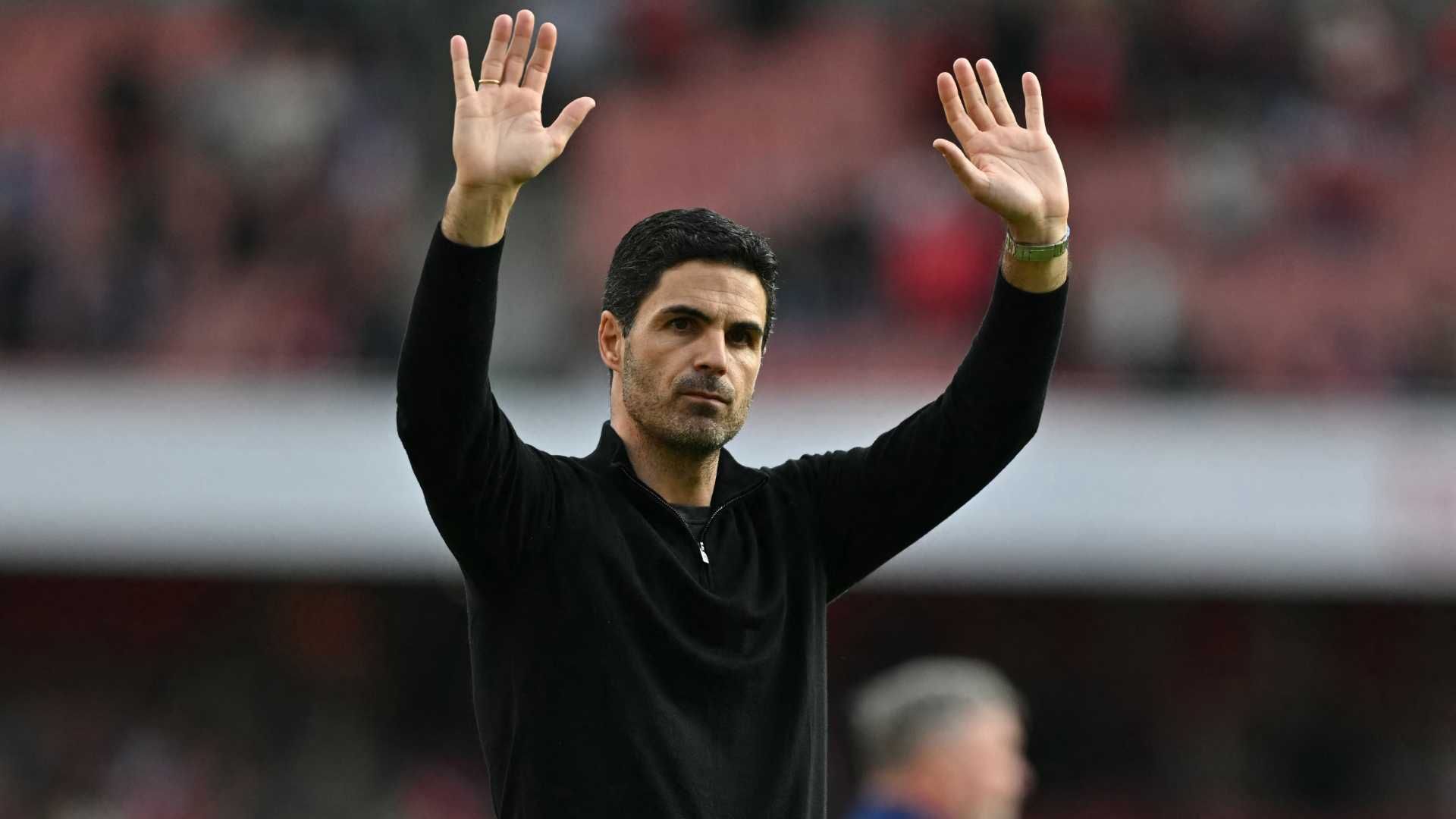 أرسنال يُهمَل! لاعبٌ موهوبٌ في الدوري الفرنسي يُرفض من قِبل الجانرز، بينما يُفضّل قلب الدفاع البقاء.