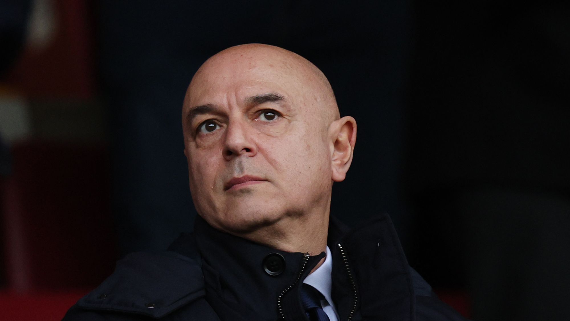 دانييل ليفي يؤكد إرث توتنهام الدائم بعد فوزه بالدوري الأوروبي، متحديًا احتجاجات الجماهير المستمرة في شمال لندن