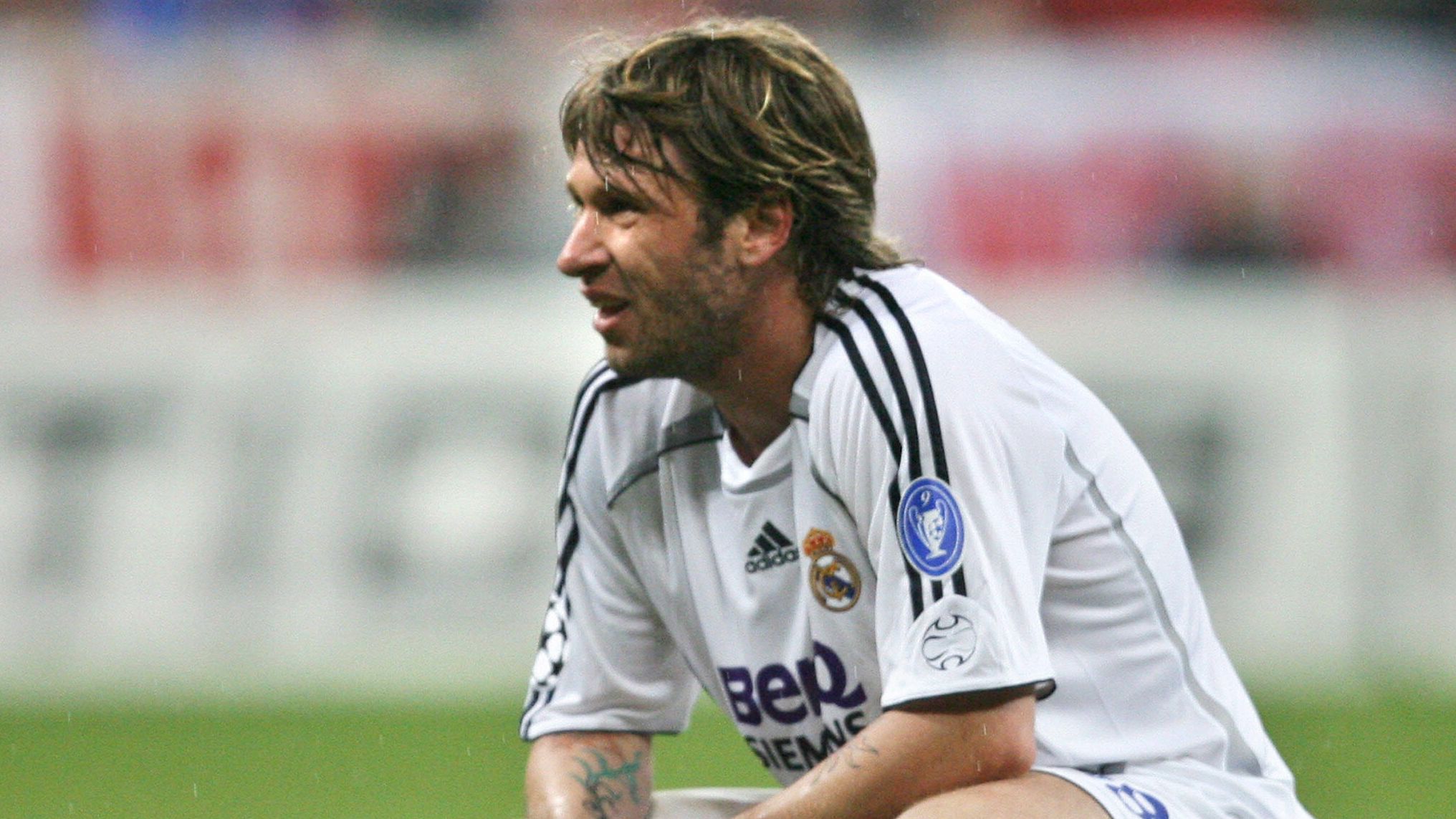"كان يعتقد أنني أحمق، ولماذا تعاقدوا معي؟" - لاعب ريال مدريد السابق يشرح سبب اتخاذه قرارًا "محرجًا" بارتداء معطف من الفرو في حفل الكشف عن انتقاله.