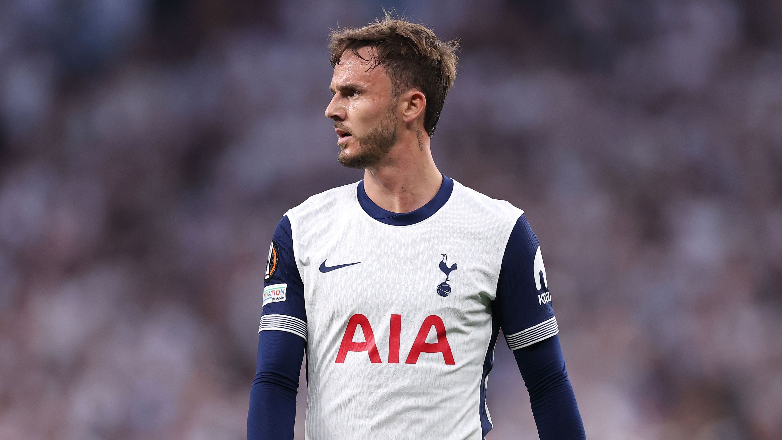 جيمس ماديسون، لاعب توتنهام، يواجه انتكاسة جديدة بسبب الإصابة، حيث شوهد وهو يستخدم العكازات بعد مباراة نيوكاسل الودية بعد أيام قليلة من تعافيه.