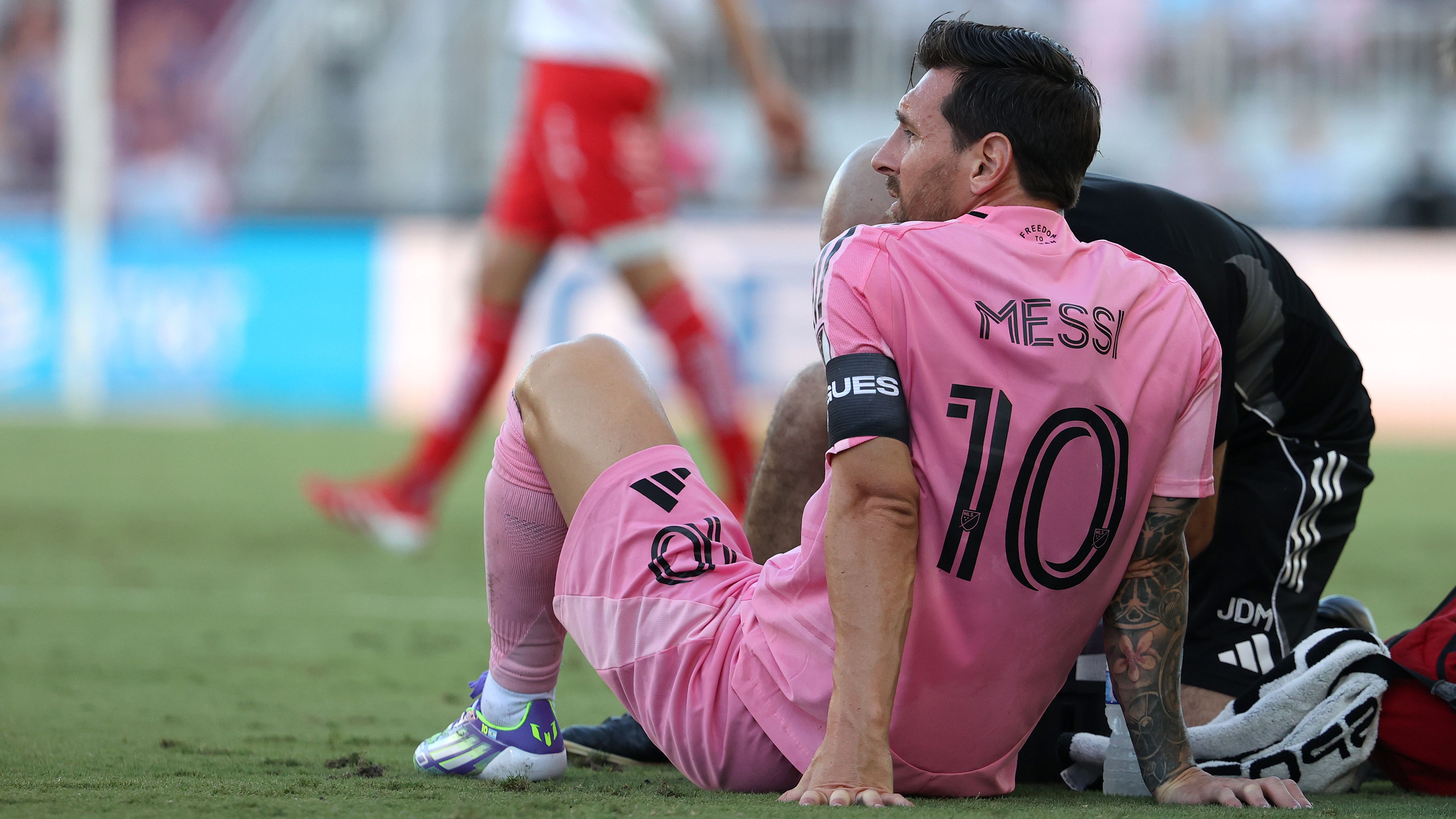 إنتر ميامي يؤكد تعرض ليونيل ميسي لإصابة عضلية طفيفة في الساق اليمنى خلال كأس الدوري، ولا يوجد جدول زمني لعودته حتى الآن