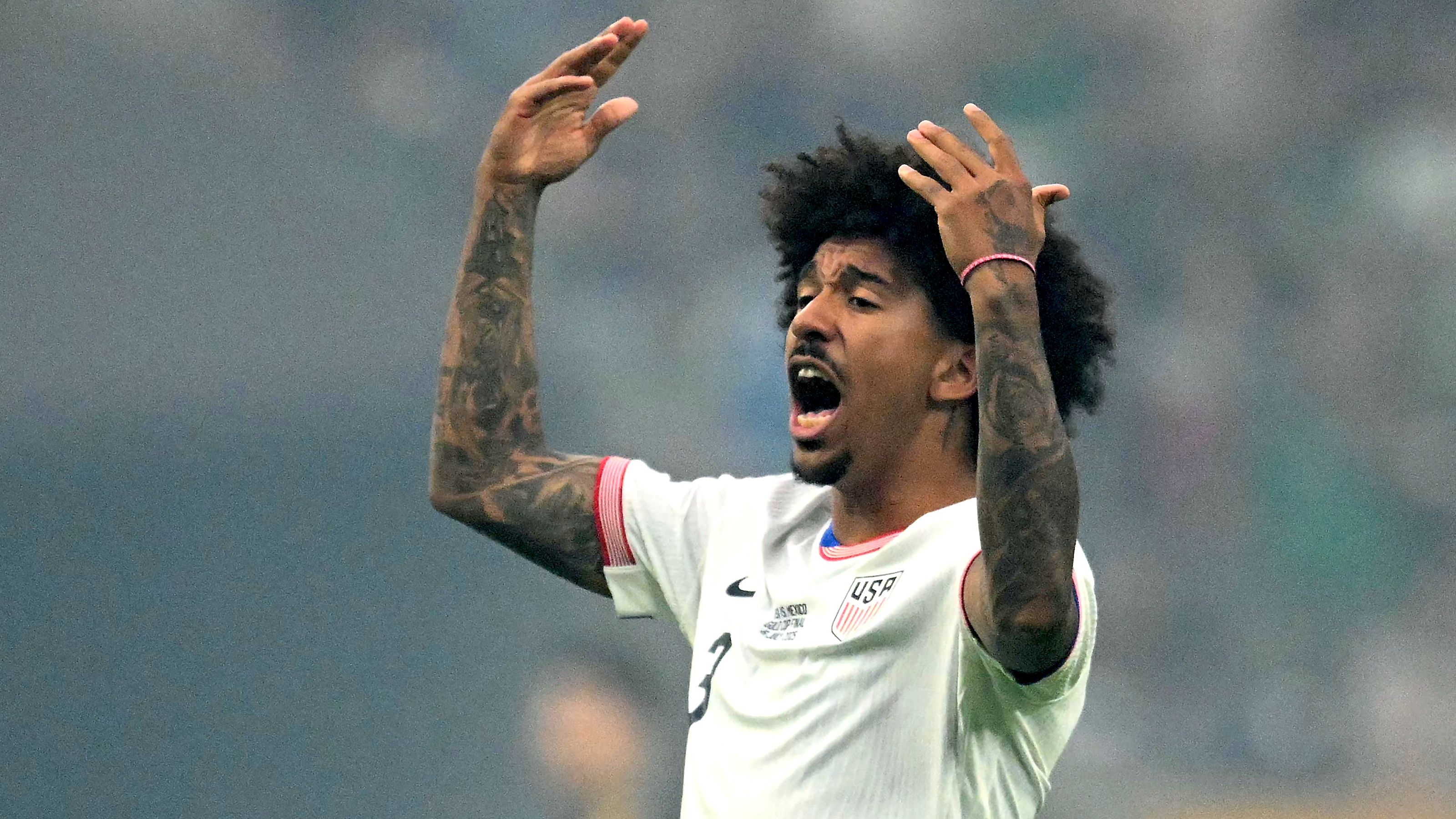 "الخط الفاصل بين السلبية والغباء" - مارسيلو بالبوا ينتقد زملائه اللاعبين السابقين في منتخب الولايات المتحدة الأمريكية لكرة القدم بسبب انتقاداتهم المفرطة لفريق ماوريسيو بوتشيتينو الوطني