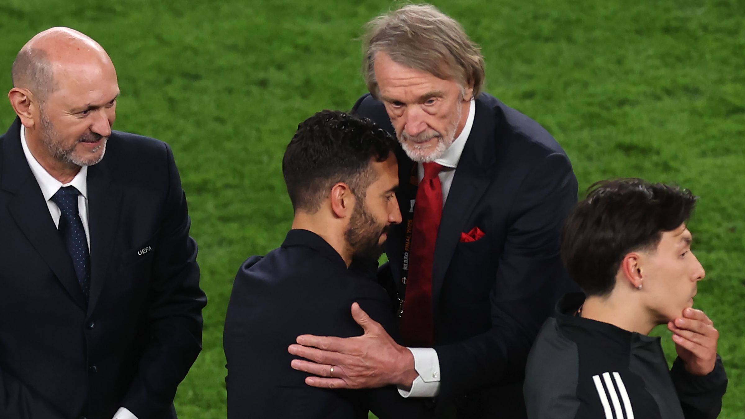 روبن أموريم يناقش علاقته الصريحة مع السير جيم راتكليف في مانشستر يونايتد: "أعرف مكاني" وتبادل الرسائل النصية غير المتوقعة