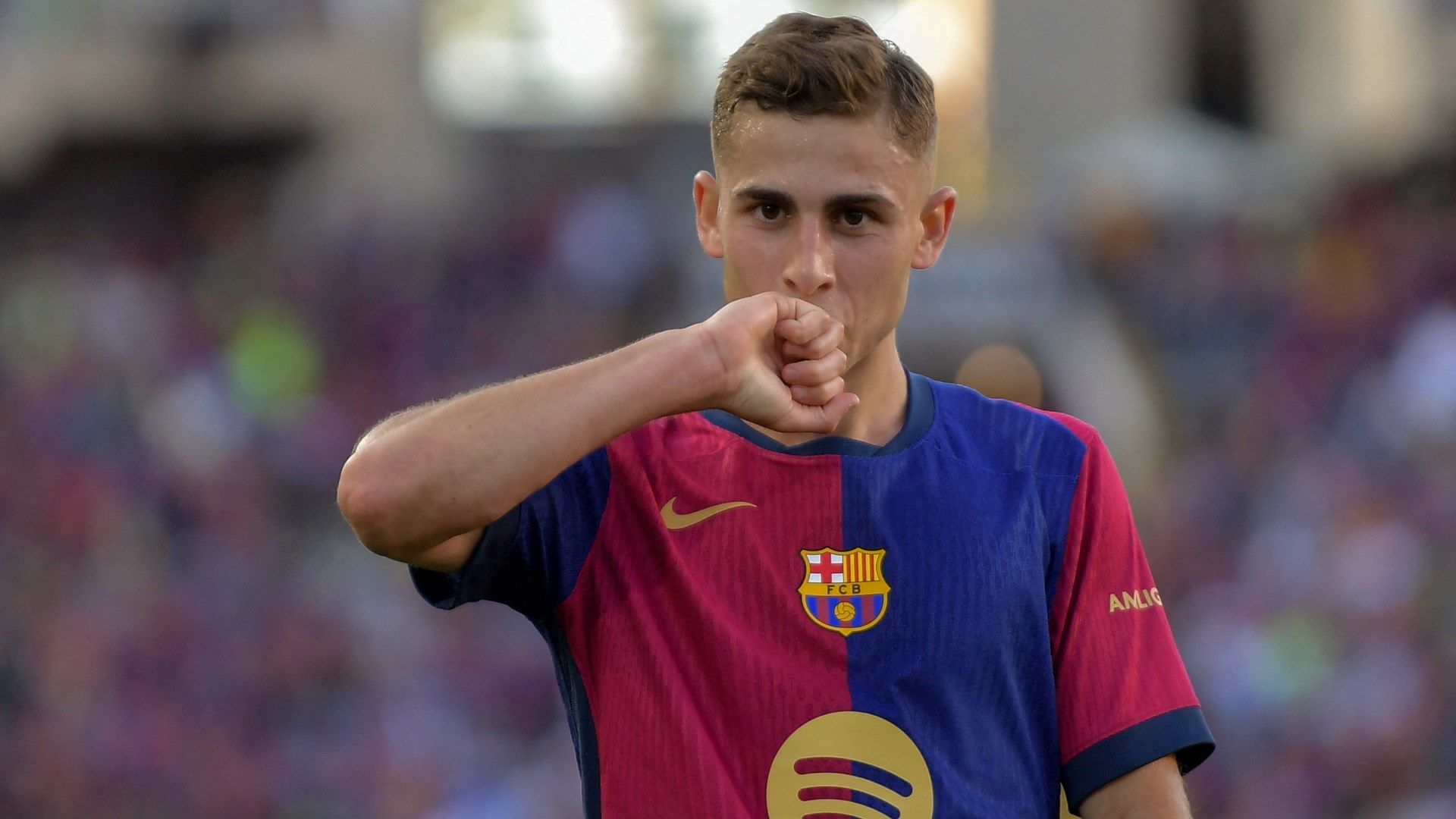 هانسي فليك يُعرقل سعي مانشستر يونايتد لضم نجم برشلونة مقابل 70 مليون يورو