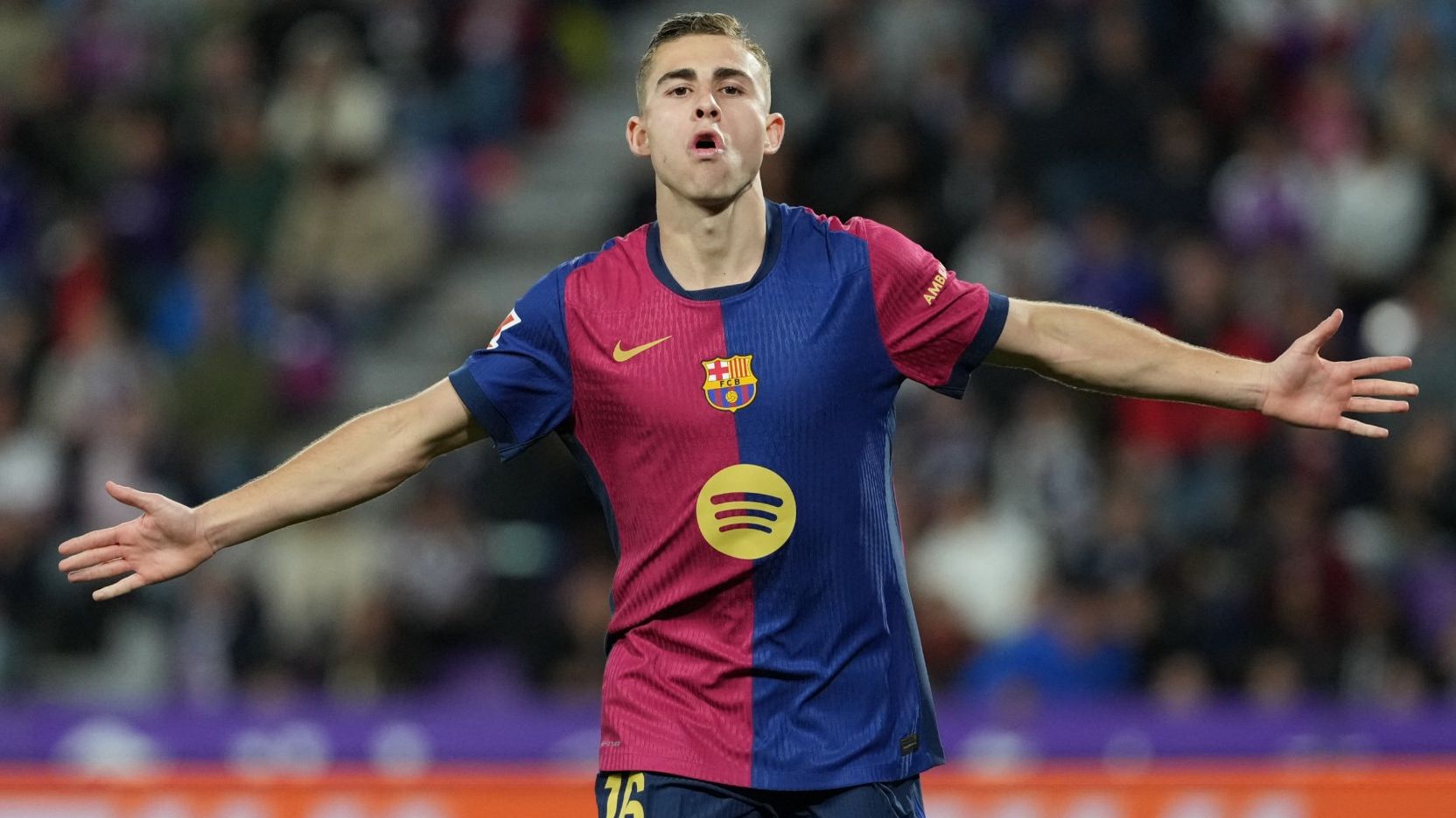هانسي فليك يُعرقل سعي مانشستر يونايتد لضم نجم برشلونة مقابل 70 مليون يورو