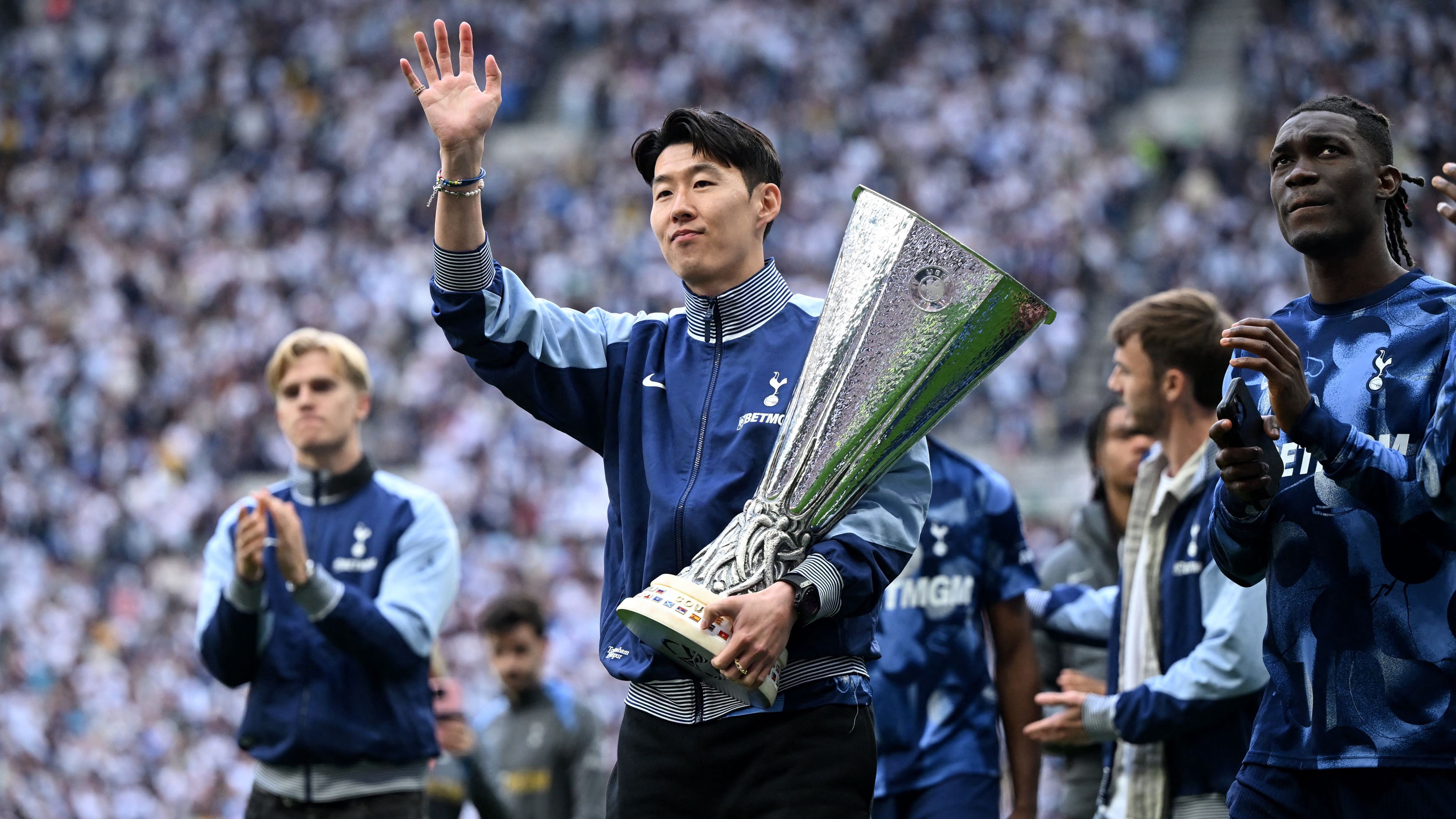 الروندو: تقييم انتقال سون هيونج مين المحتمل إلى الدوري الأمريكي لكرة القدم - هل يستطيع نجم توتنهام منافسة صفقة ميسي التاريخية وإحداث ثورة في نادي لوس أنجلوس إف سي؟