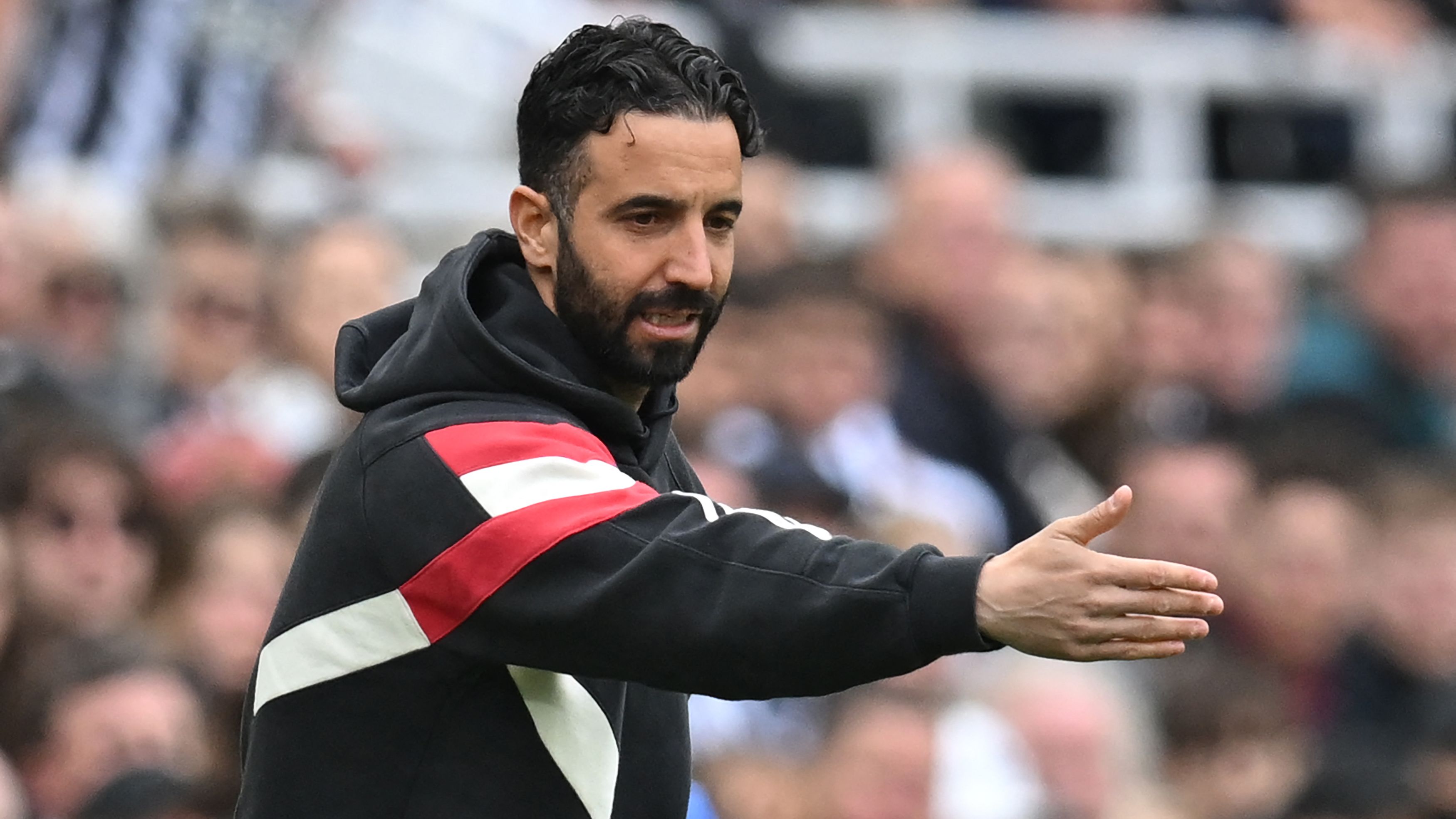 روبن أموريم يستهدف البقاء لمدة 20 عامًا في مانشستر يونايتد - لكنه يعترف بأنه سيحتاج إلى الحظ للنجاة من الإقالة