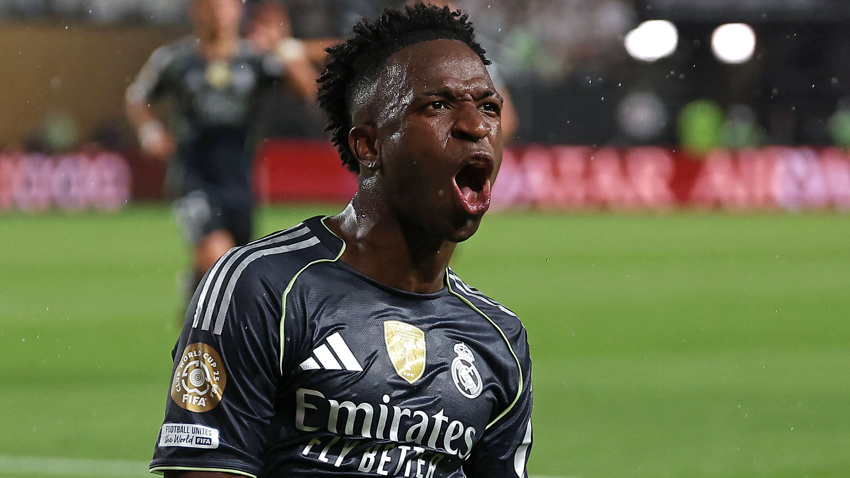 ريال مدريد يتقدم بفارق كبير بعد توقف الدوري السعودي للمحترفين عن السعي لضم فينيسيوس جونيور وسط مفاوضات تجديد عقده المحورية
