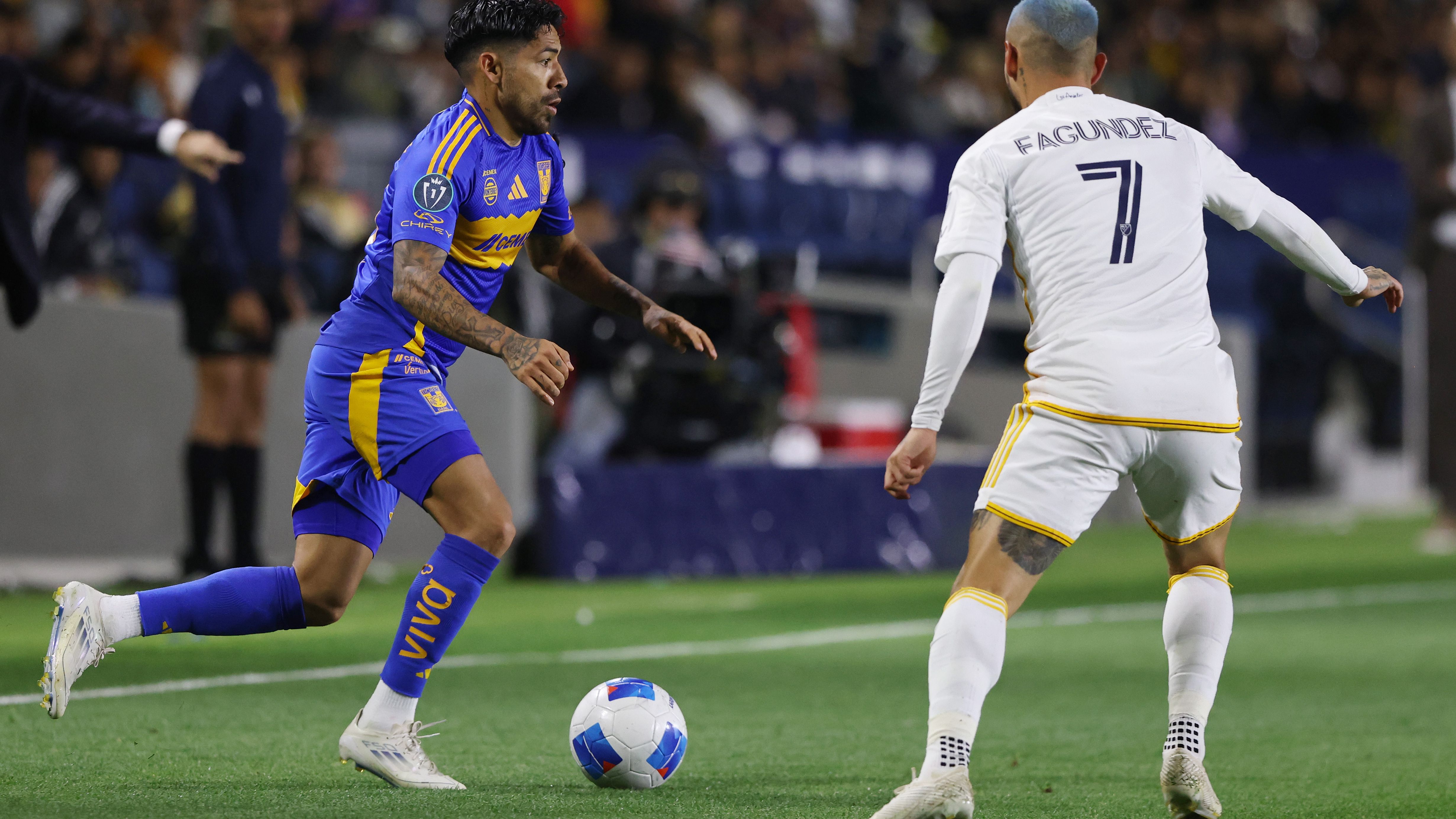 انضم خافيير أكينو، لاعب نادي تيغريس، إلى أصوات رابطة الدوري المكسيكي الممتاز في انتقاد عدم التوازن في كأس الدوري