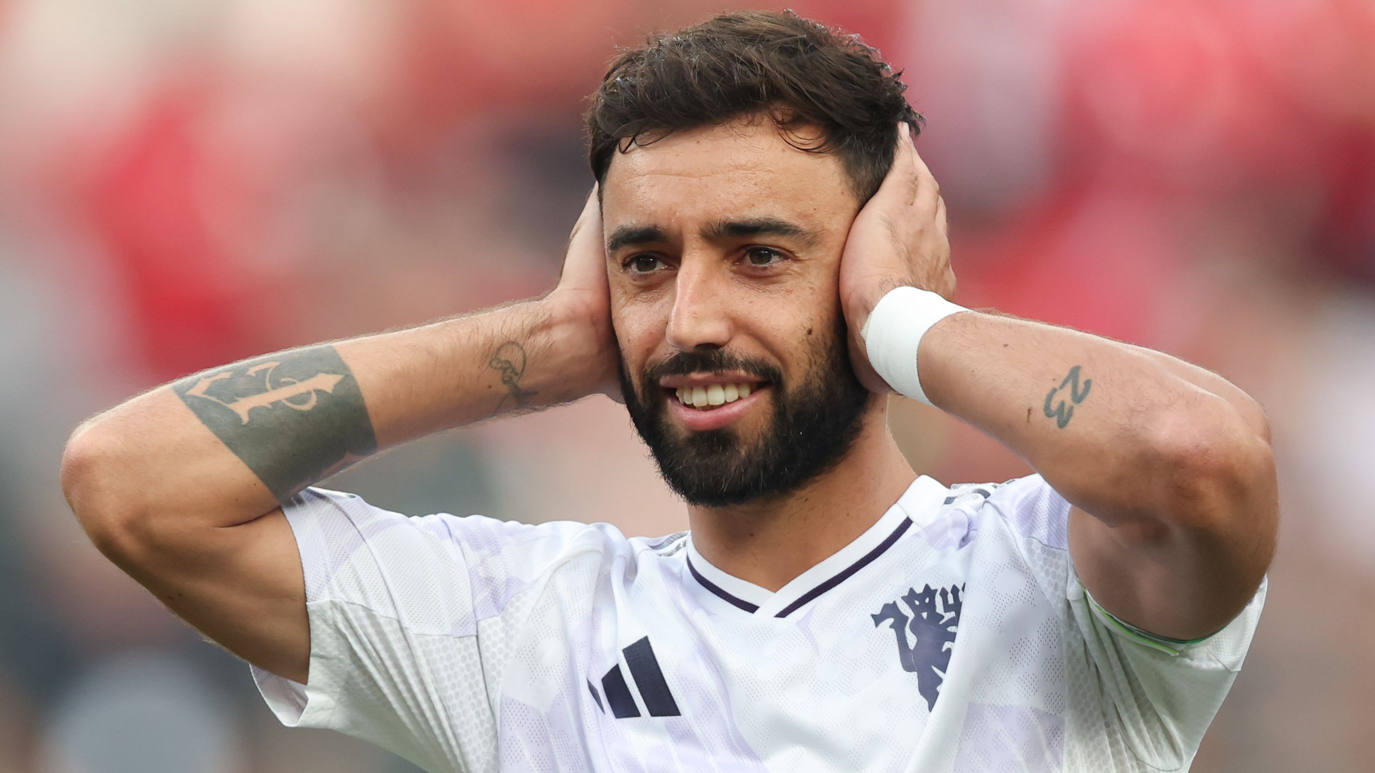موقف برونو فرنانديز من الانتقال إلى النصر يبرز وسط اهتمام نادي كريستيانو رونالدو بقائد مانشستر يونايتد