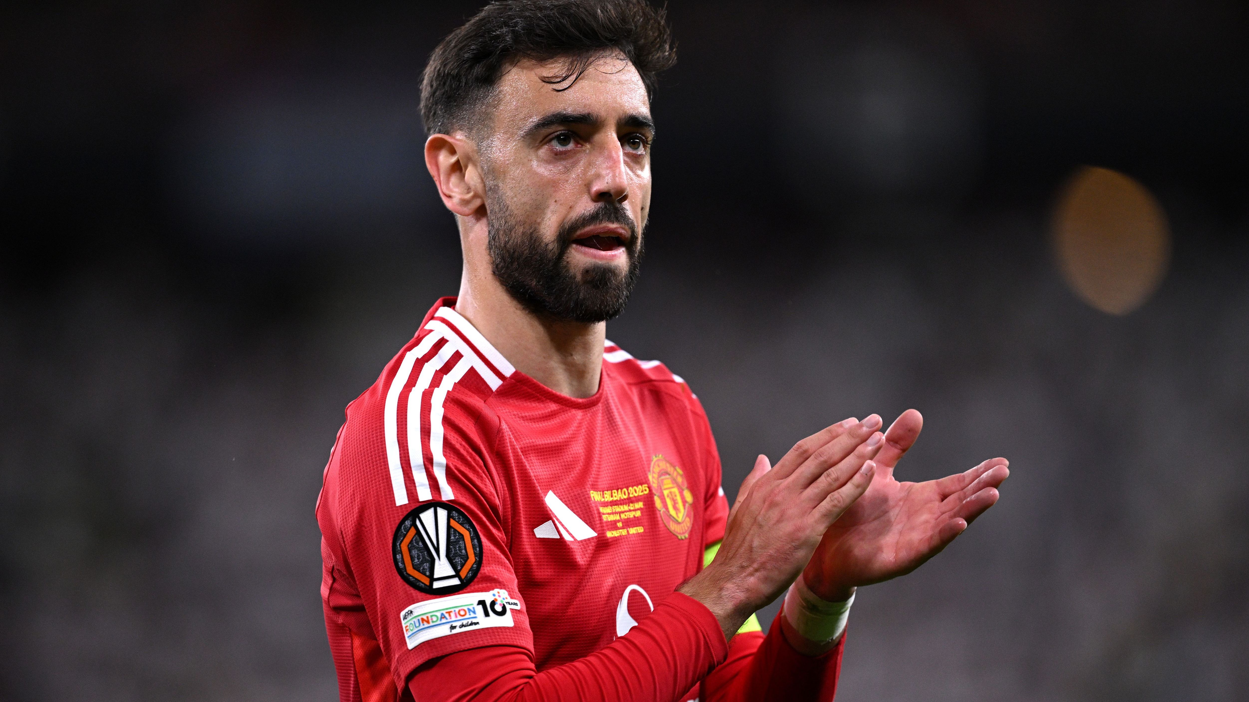 موقف برونو فرنانديز من الانتقال إلى النصر يبرز وسط اهتمام نادي كريستيانو رونالدو بقائد مانشستر يونايتد