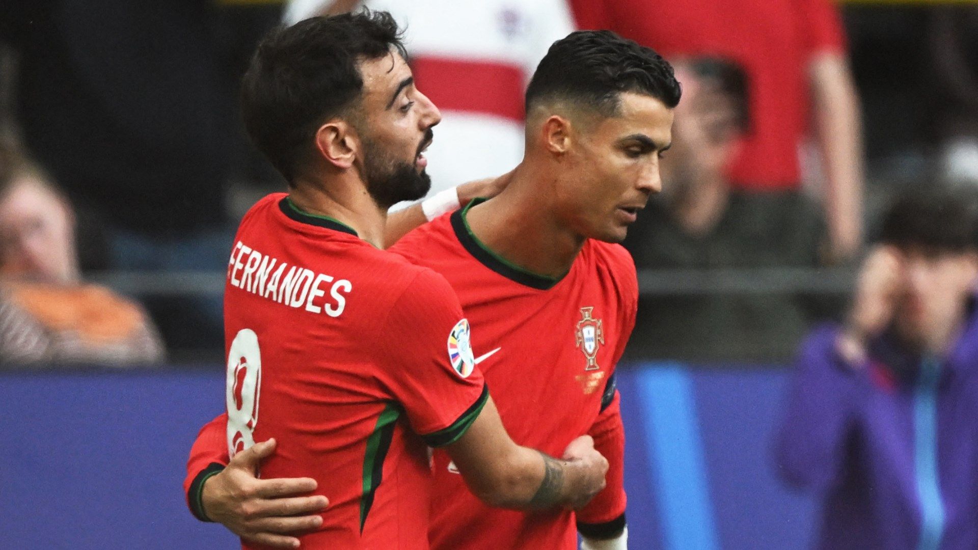 موقف برونو فرنانديز من الانتقال إلى النصر يبرز وسط اهتمام نادي كريستيانو رونالدو بقائد مانشستر يونايتد